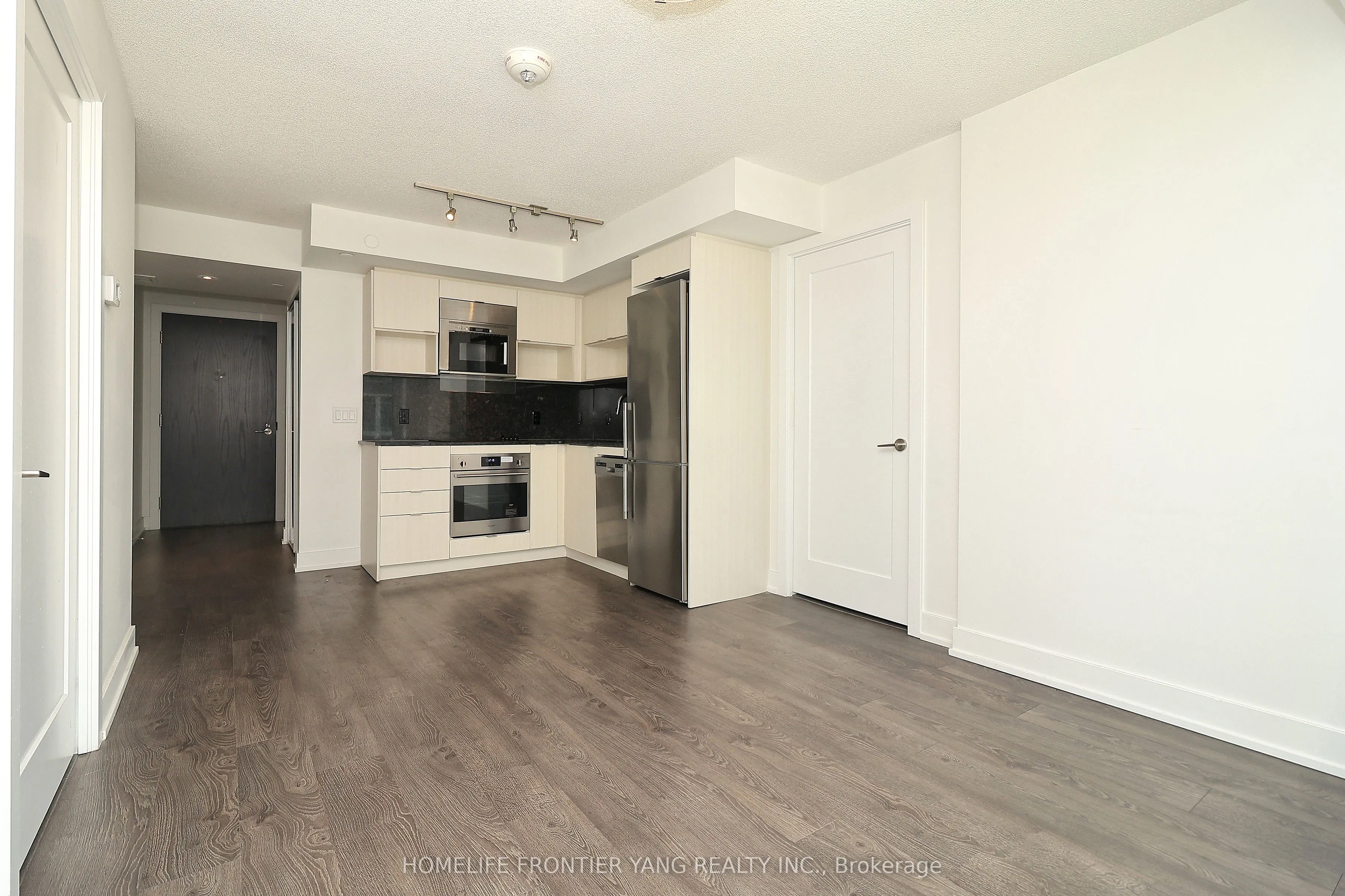 7 Mabelle Avenue, #501