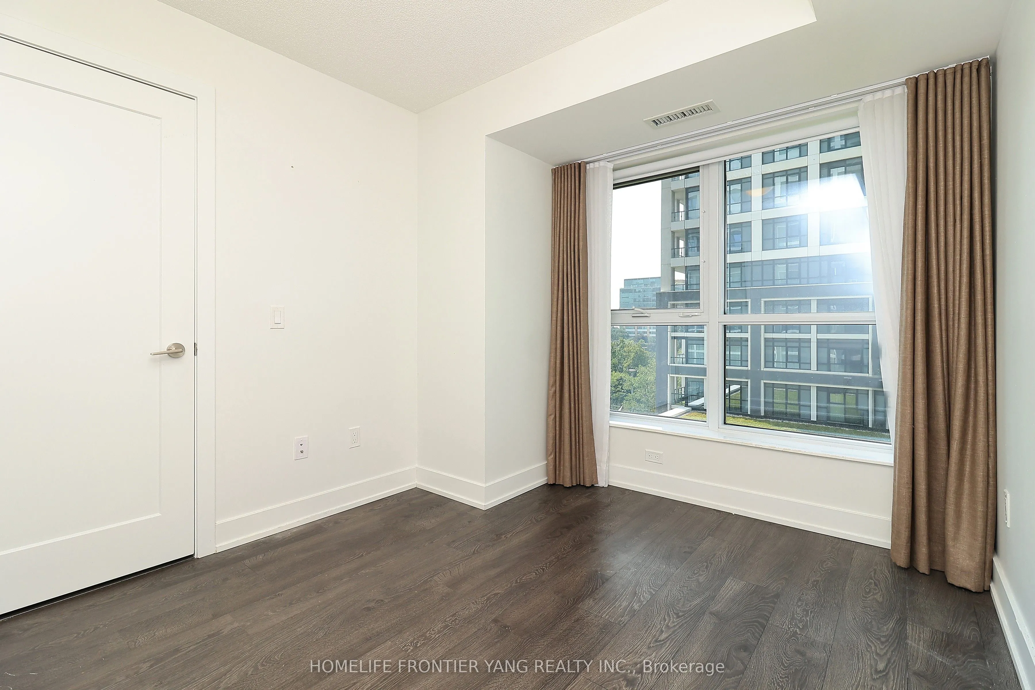 7 Mabelle Avenue, #501