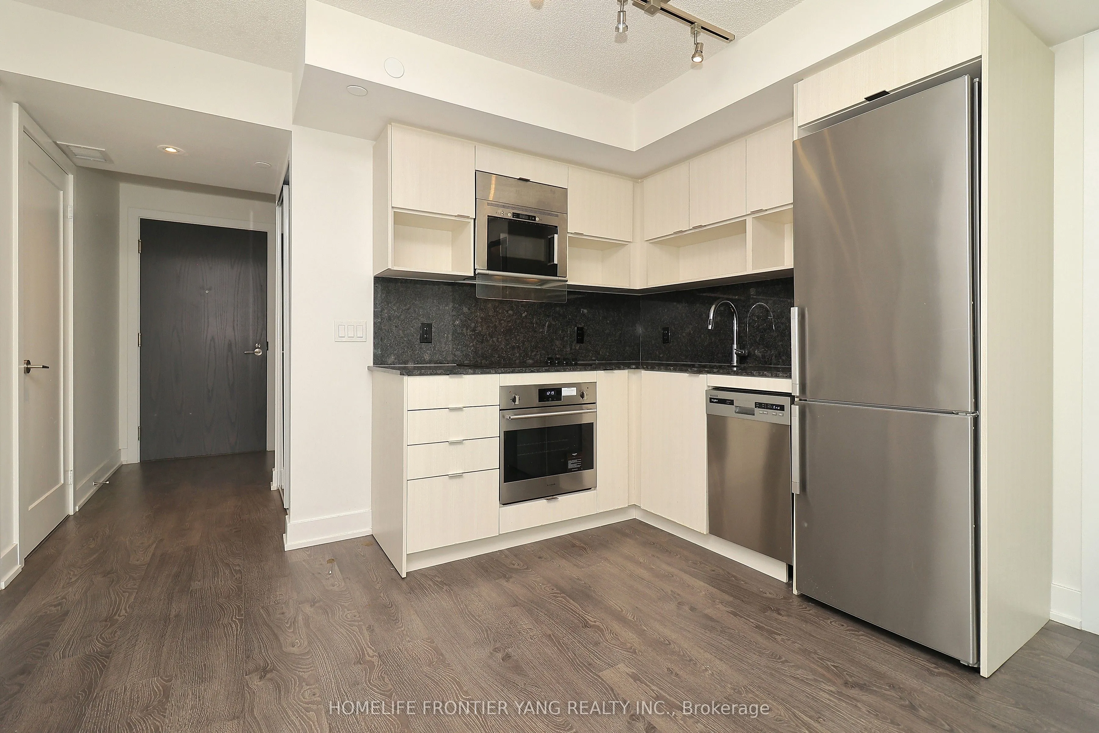 7 Mabelle Avenue, #501