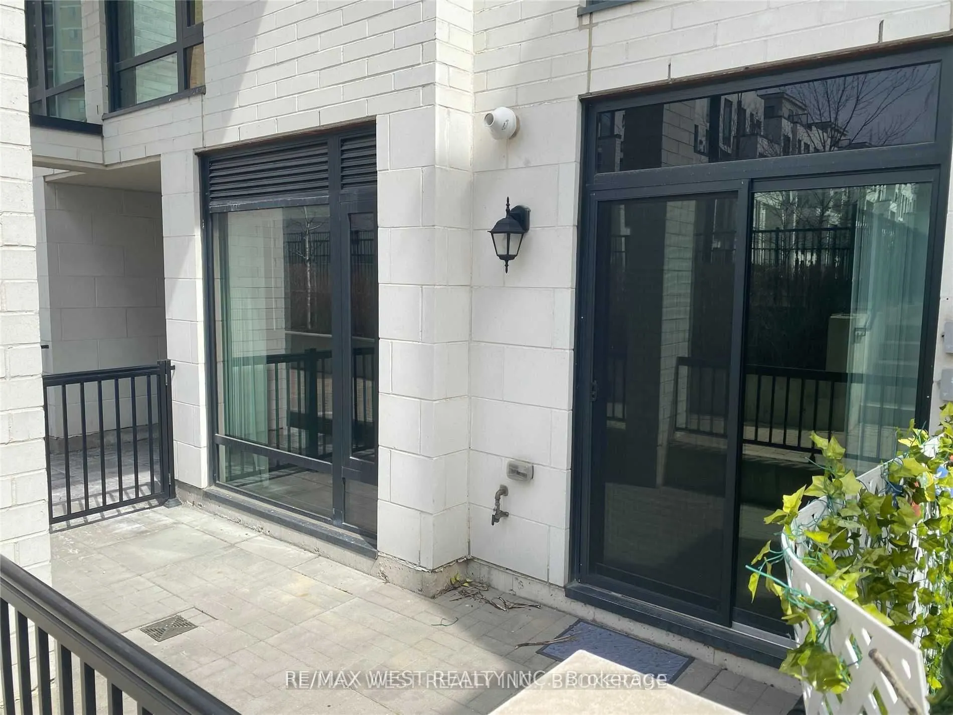 130 Widdicombe Hill Boulevard, #421