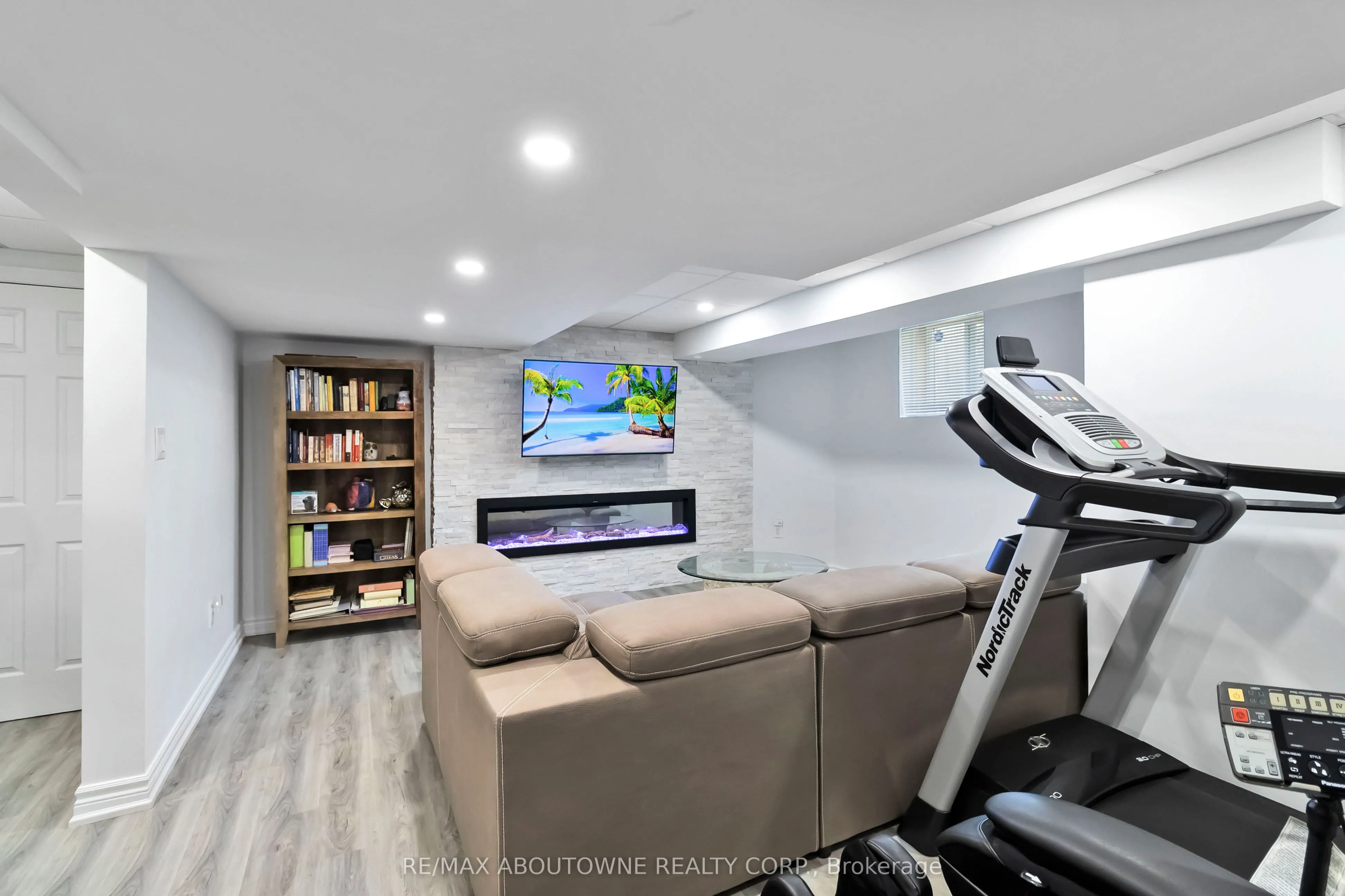 2286 Dunforest Crescent