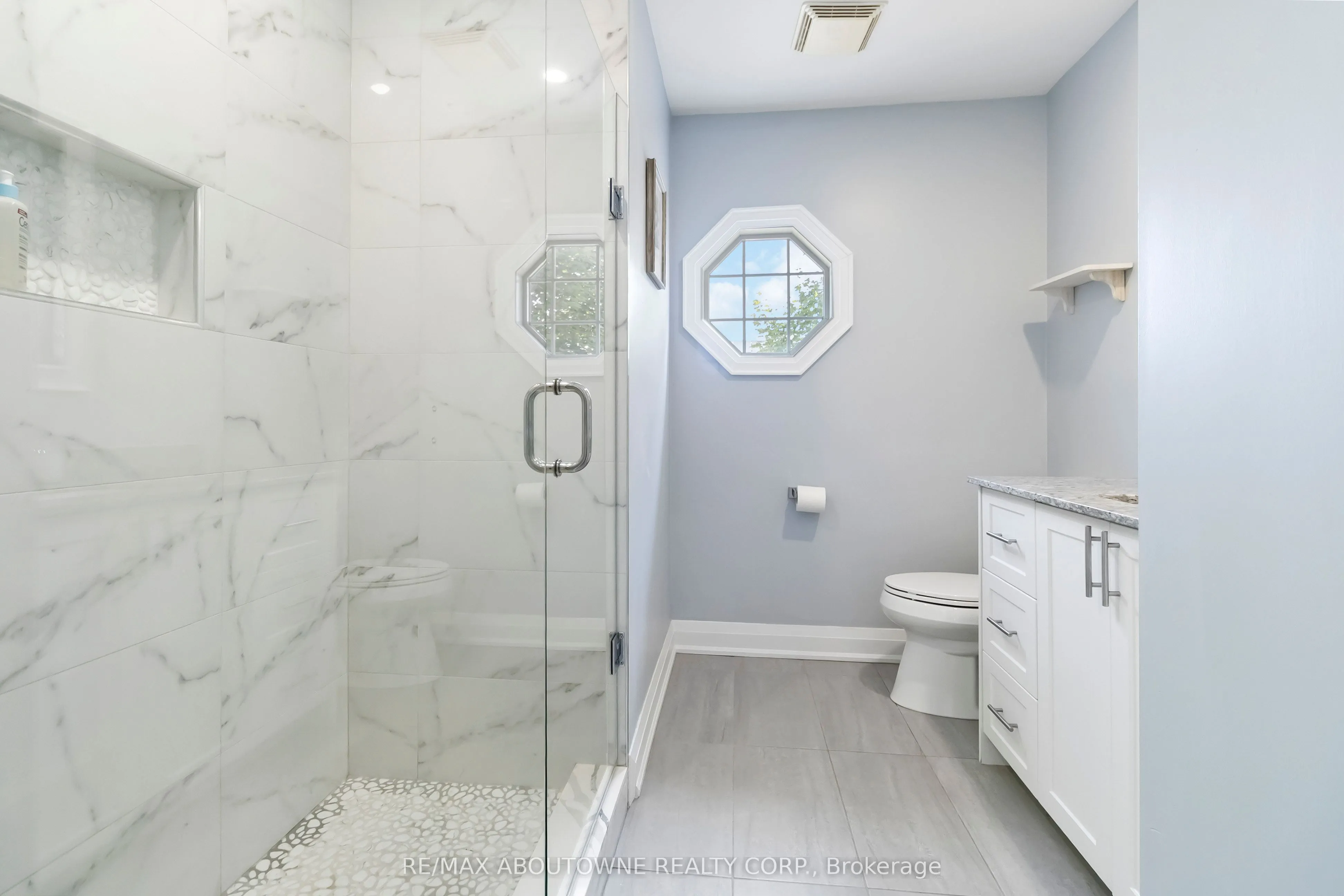 2286 Dunforest Crescent