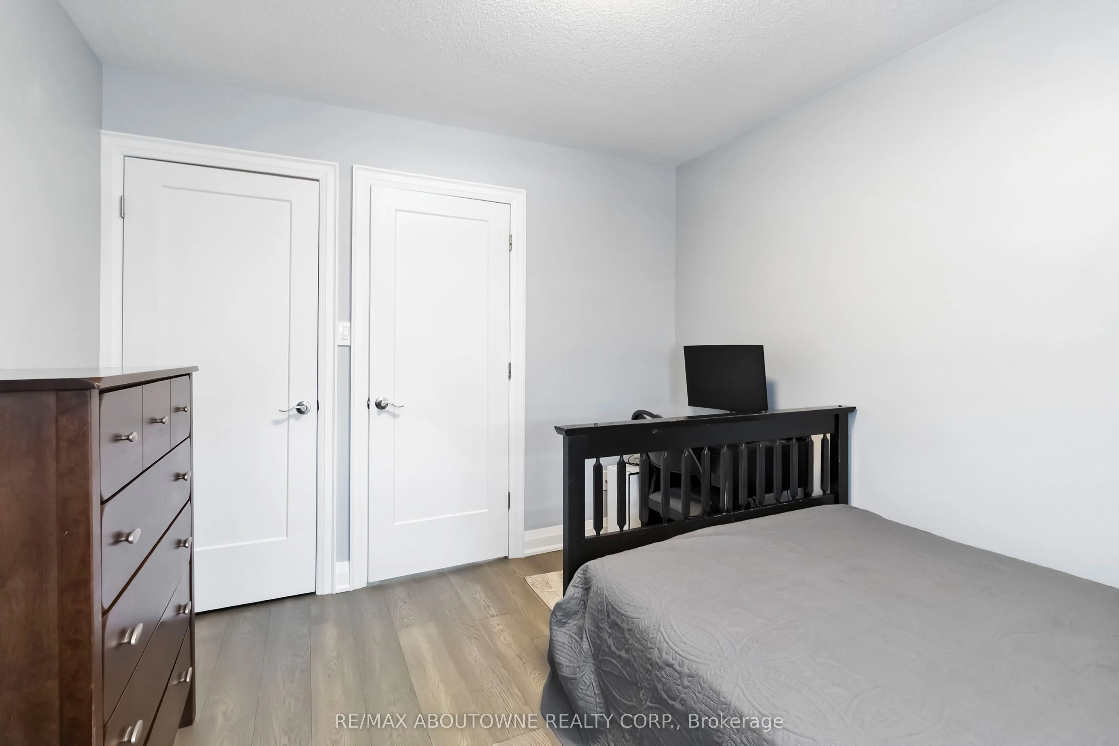 2286 Dunforest Crescent