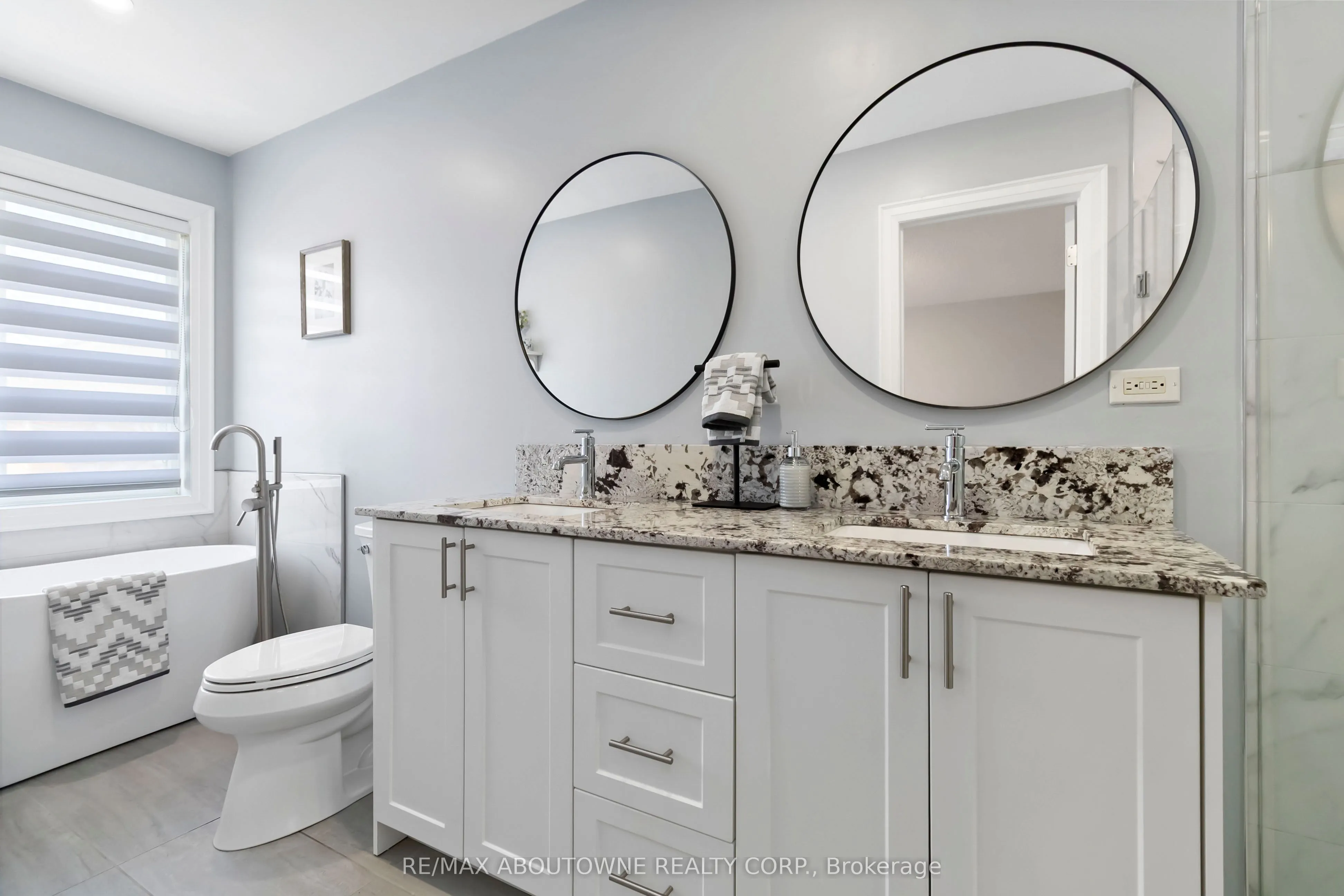 2286 Dunforest Crescent