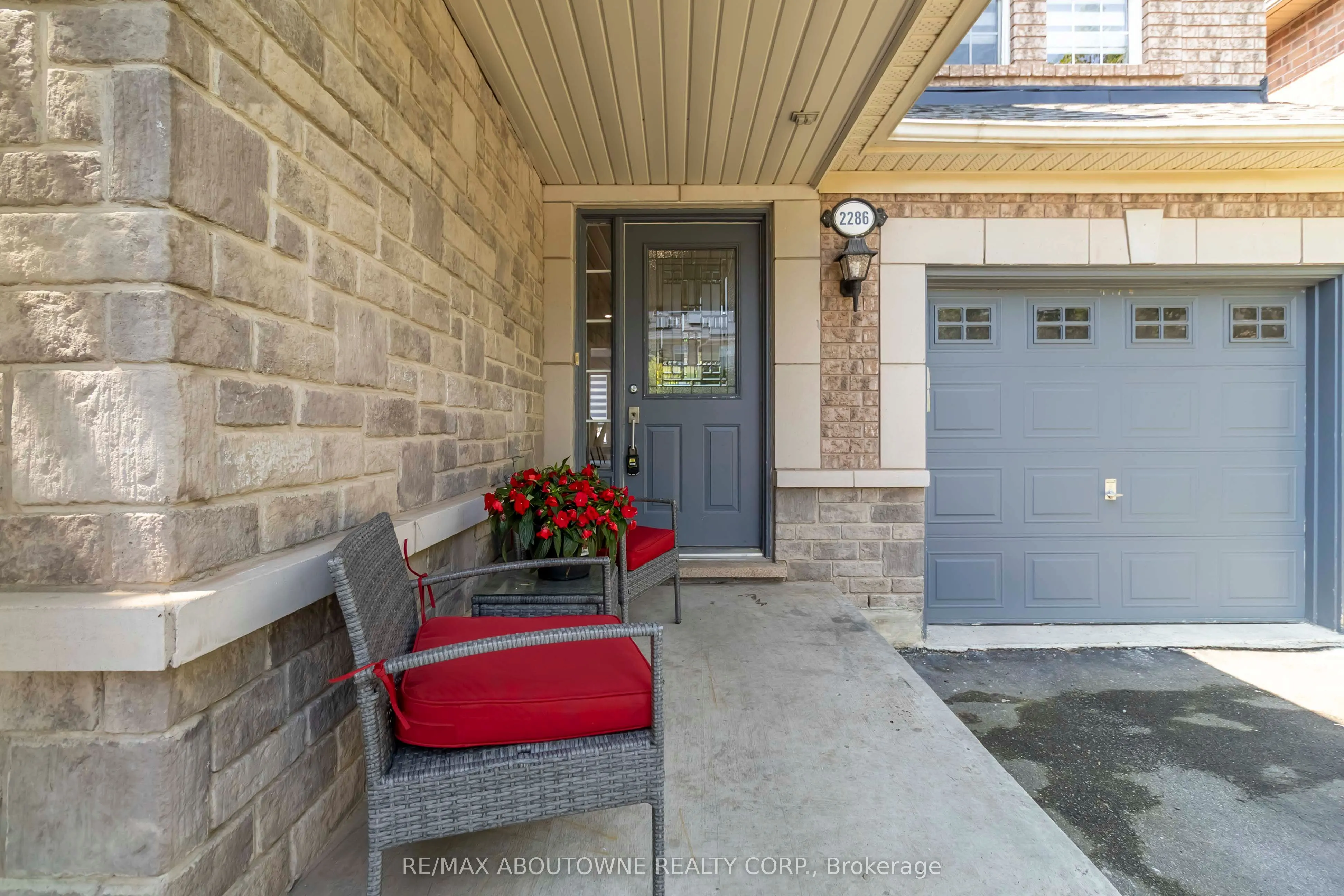 2286 Dunforest Crescent