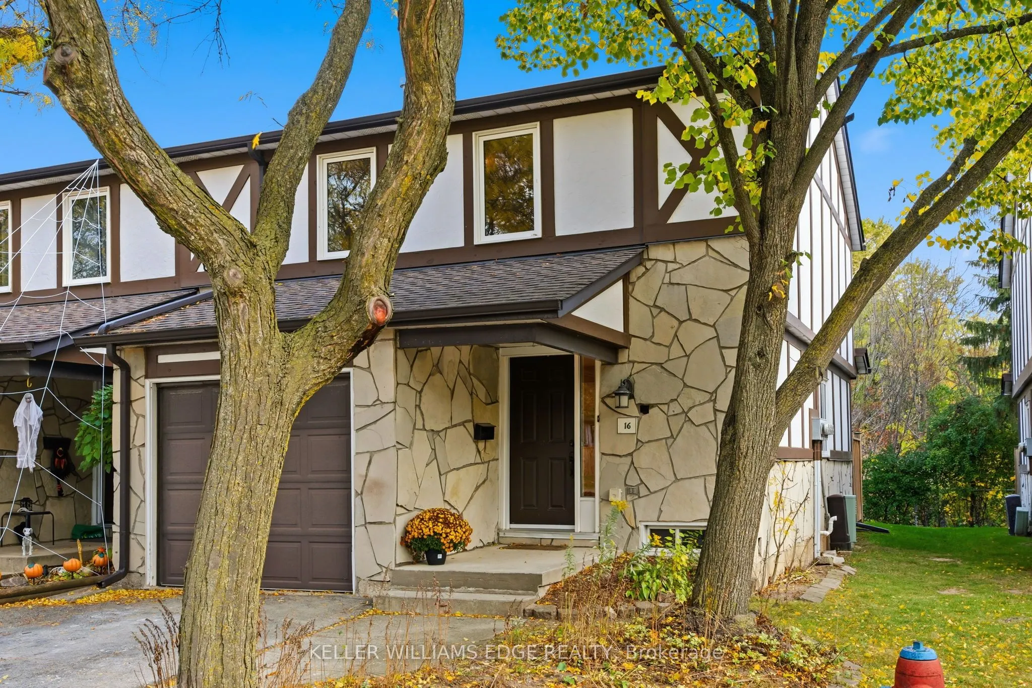 2200 Glenwood School Drive, #16