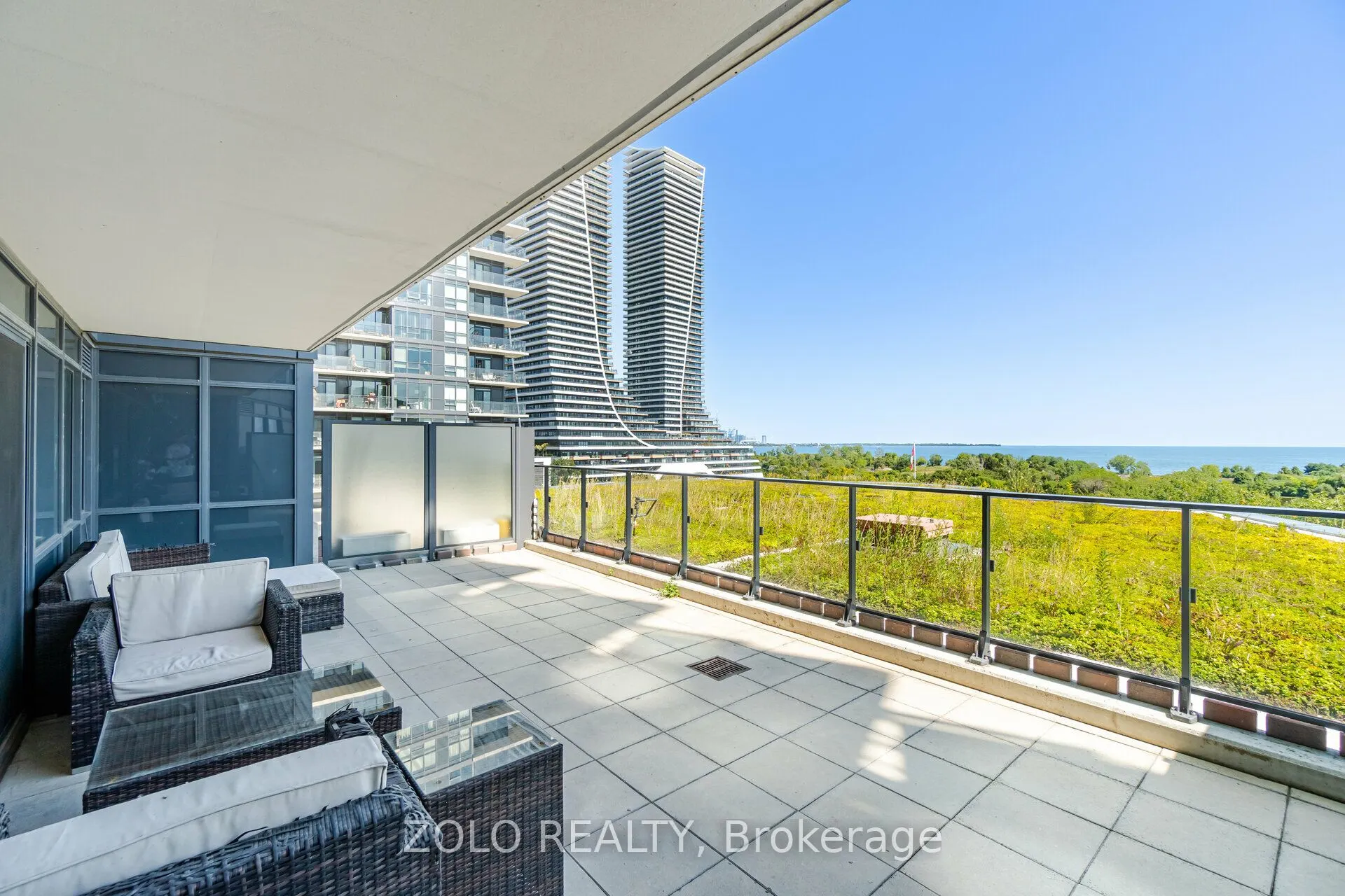 2212 Lakeshore Boulevard W, #902