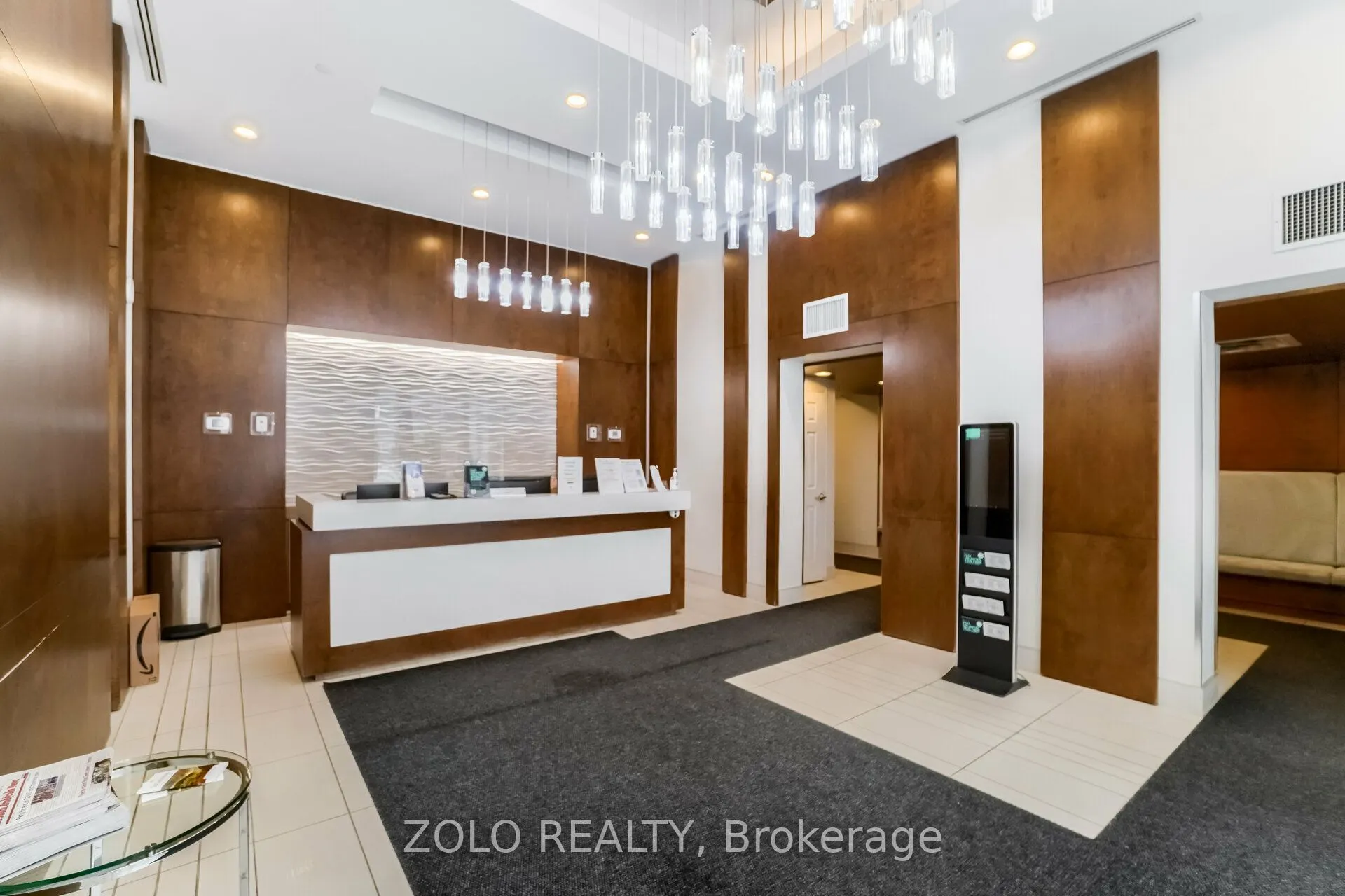 2212 Lakeshore Boulevard W, #902