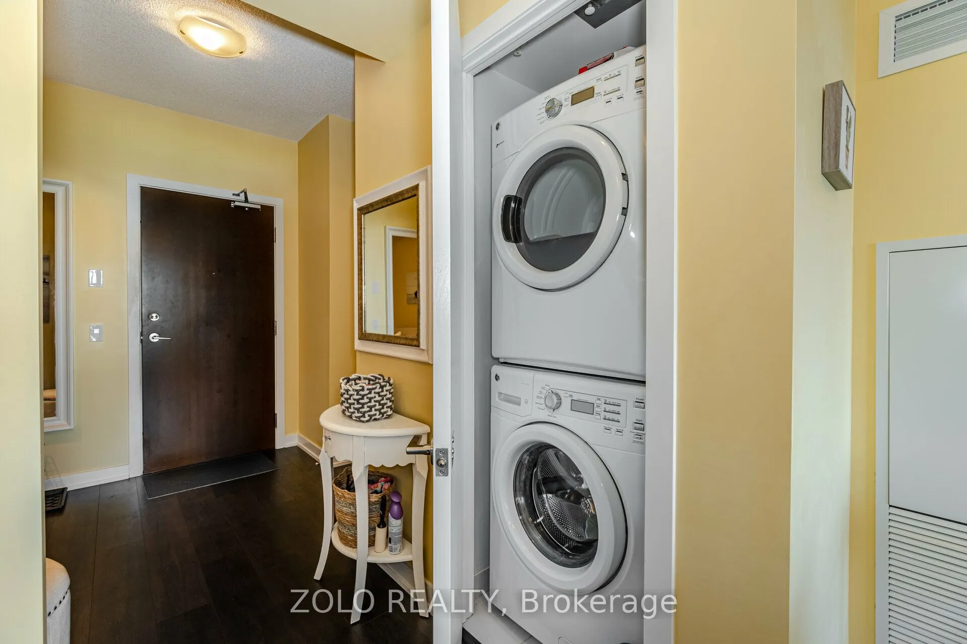 2212 Lakeshore Boulevard W, #902