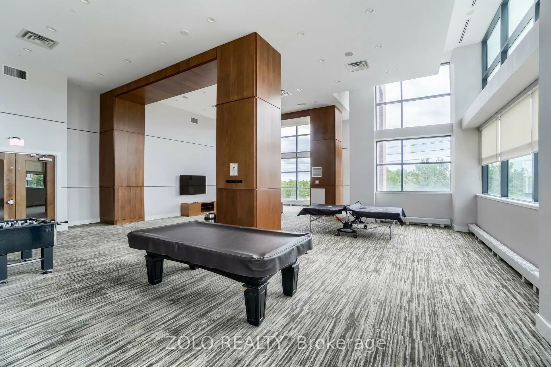 2212 Lakeshore Boulevard W, #902