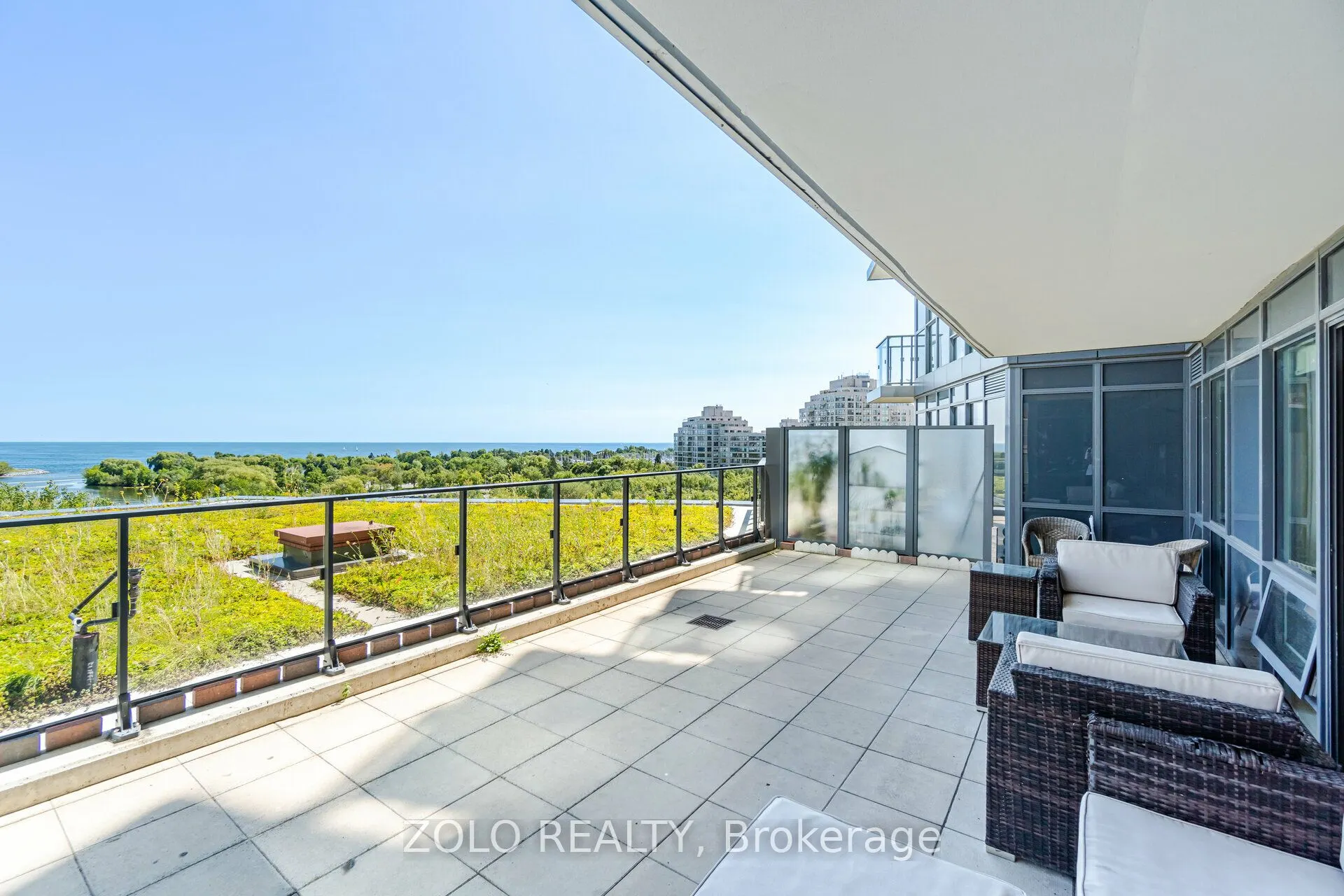 2212 Lakeshore Boulevard W, #902
