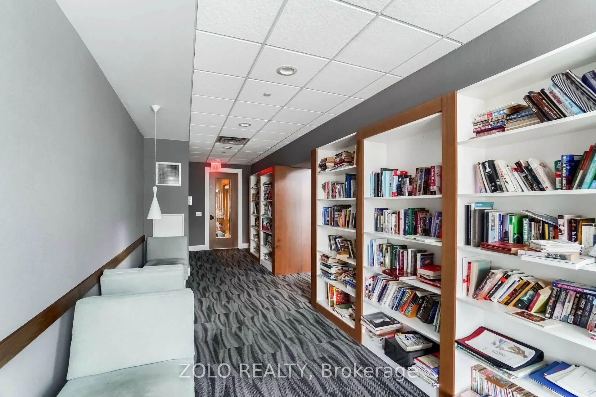 2212 Lakeshore Boulevard W, #902