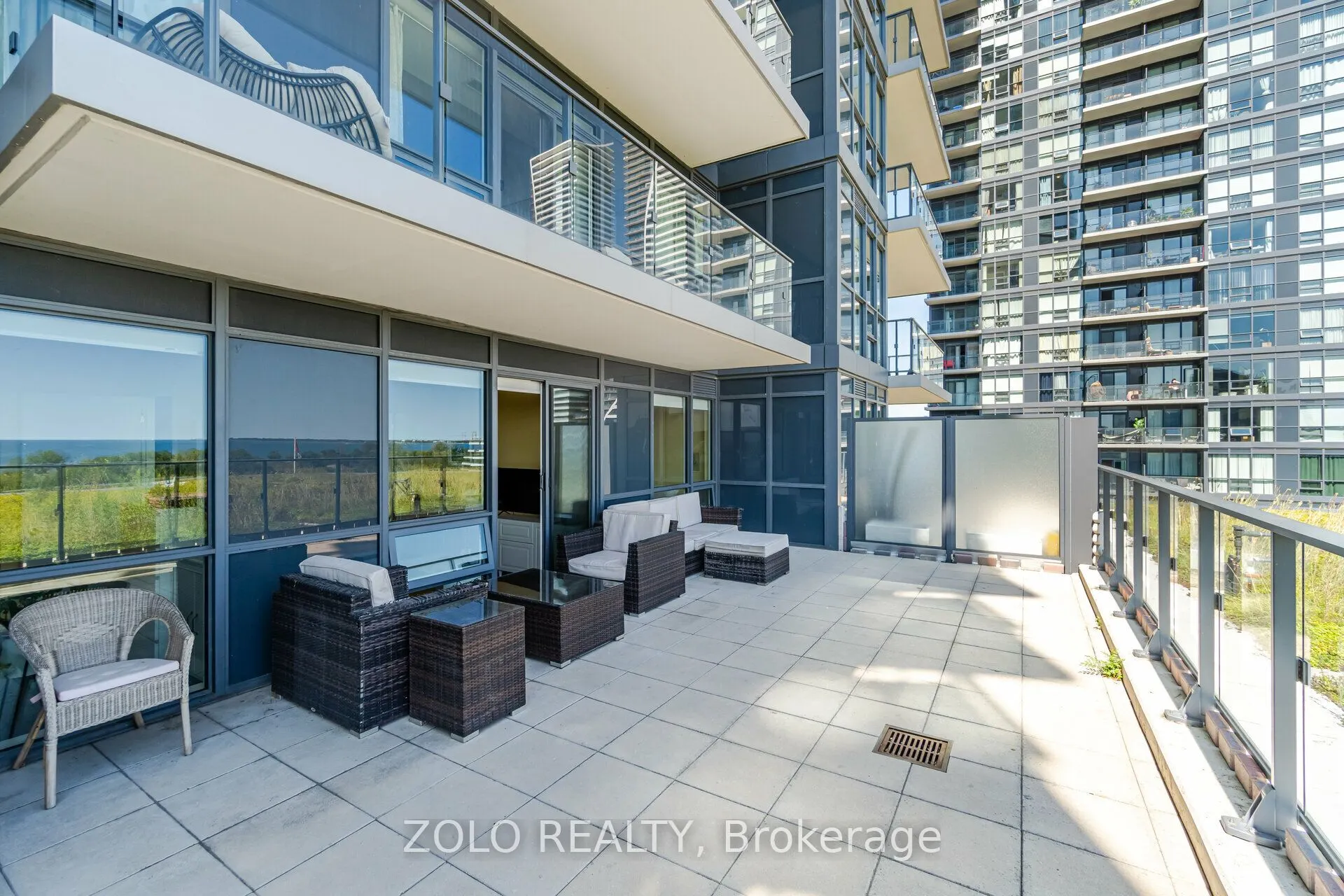 2212 Lakeshore Boulevard W, #902