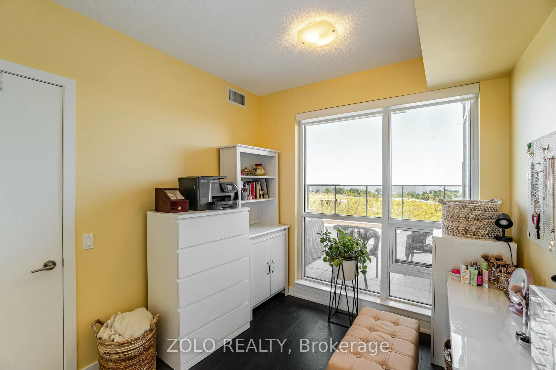 2212 Lakeshore Boulevard W, #902
