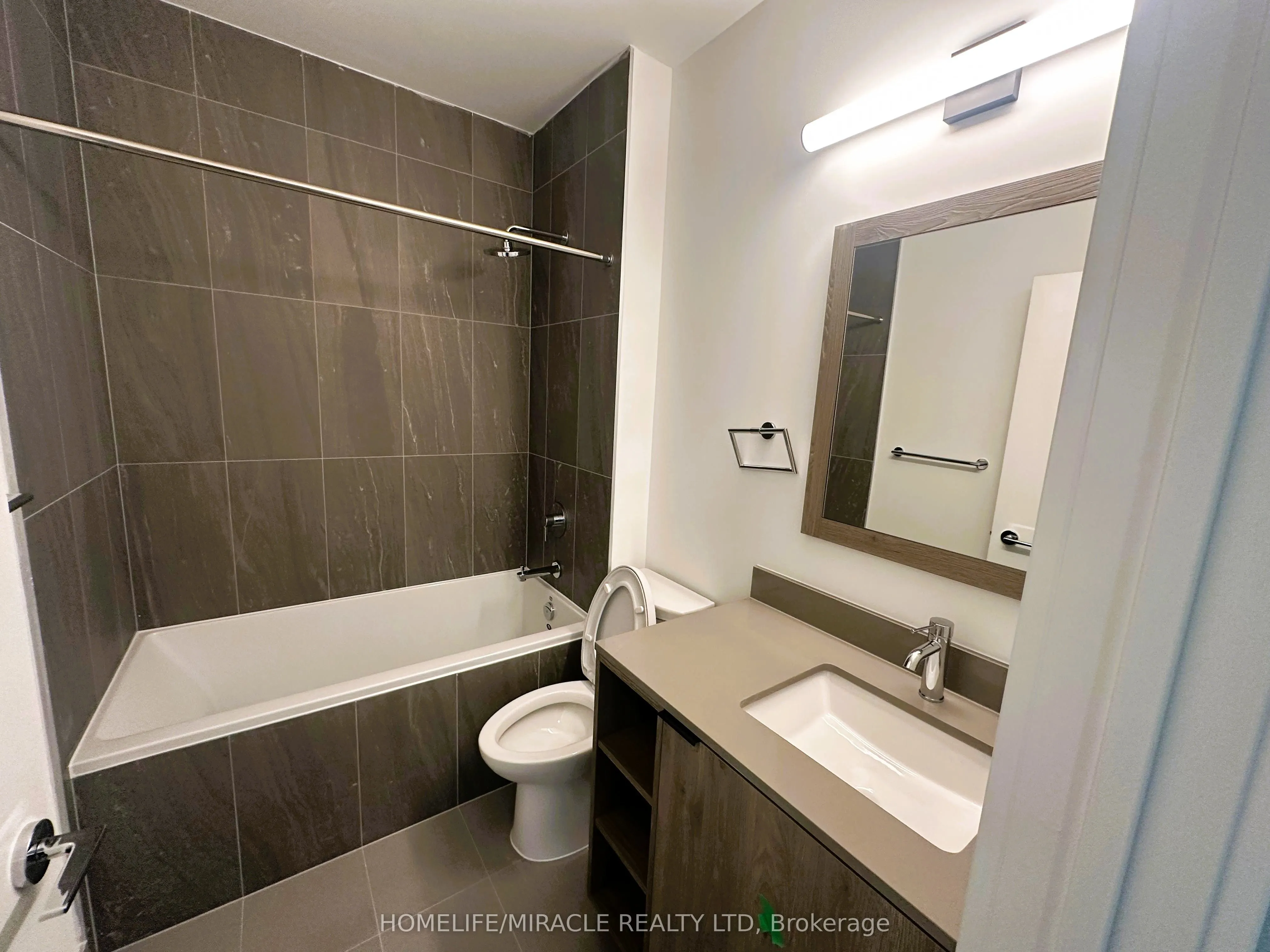 1007 The Queensway W, #216