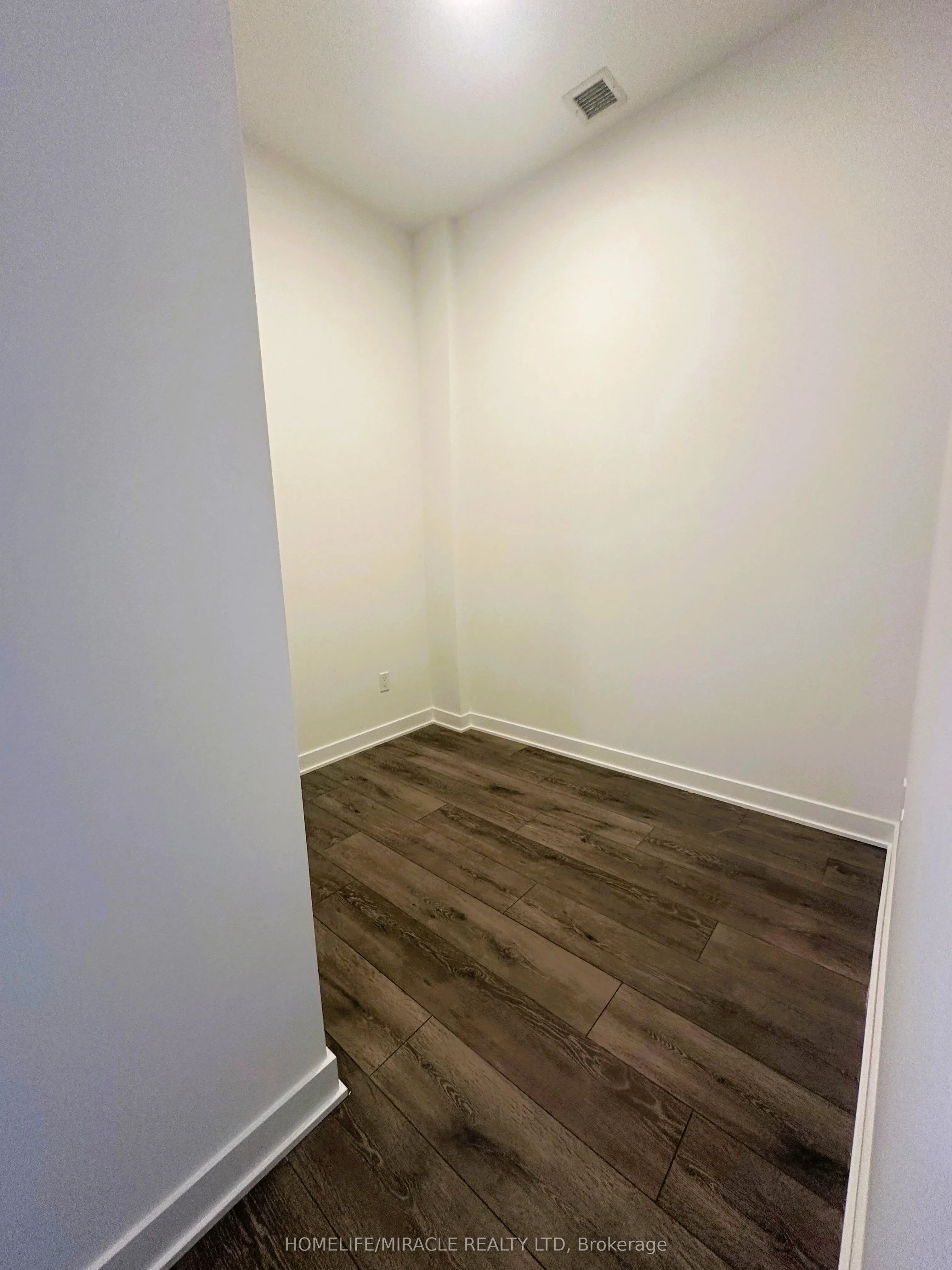 1007 The Queensway W, #216