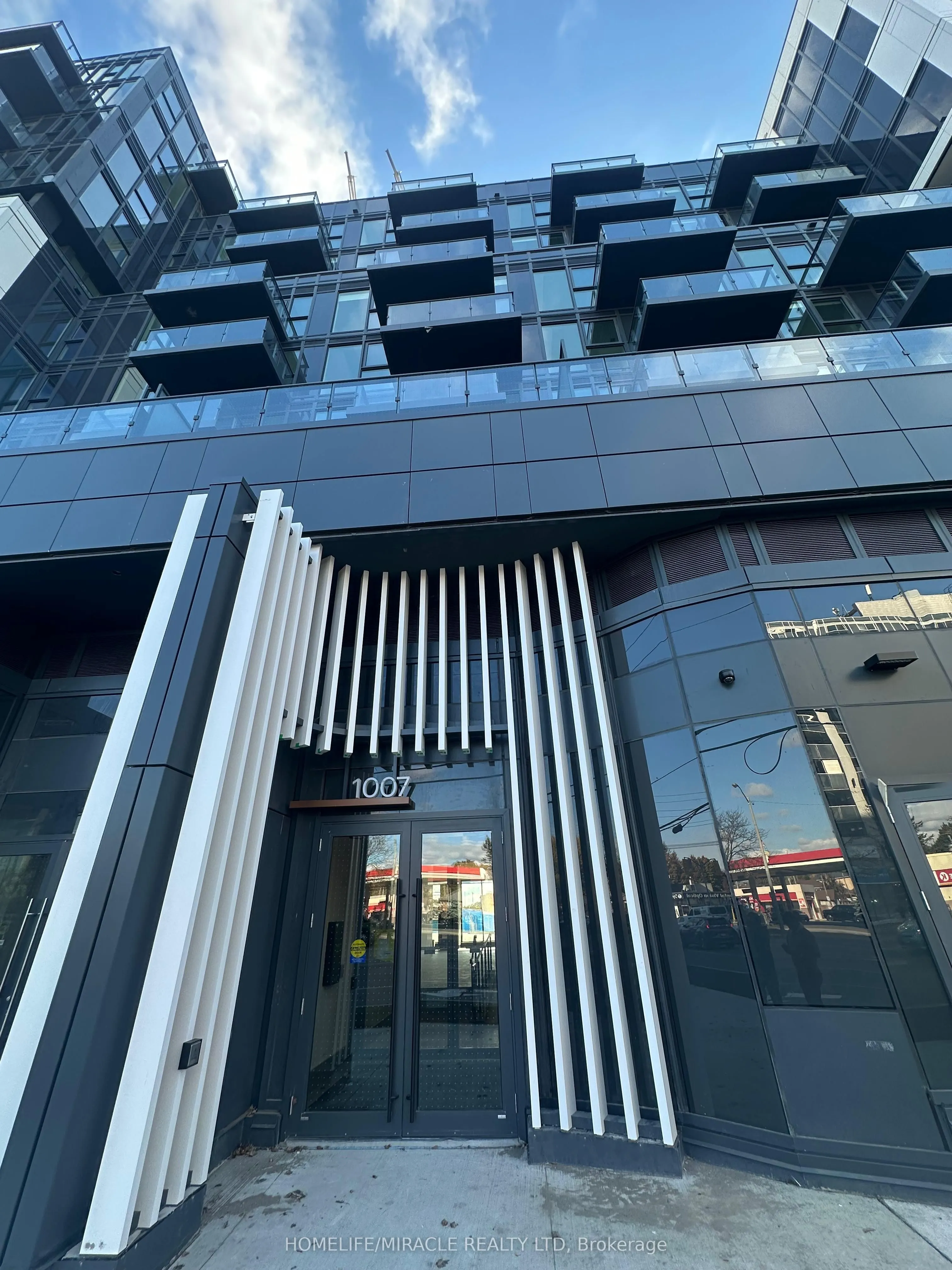 1007 The Queensway W, #216