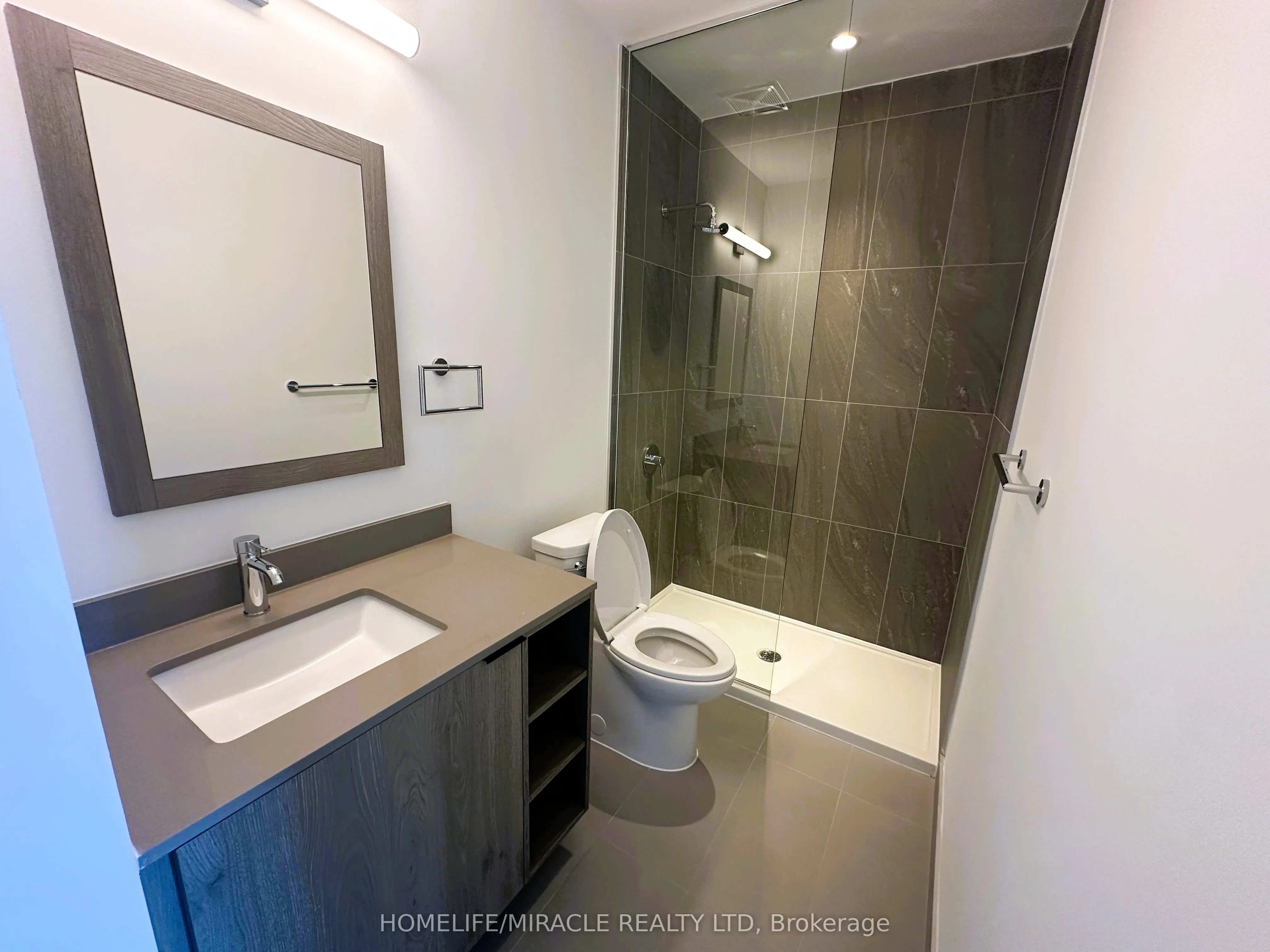 1007 The Queensway W, #216