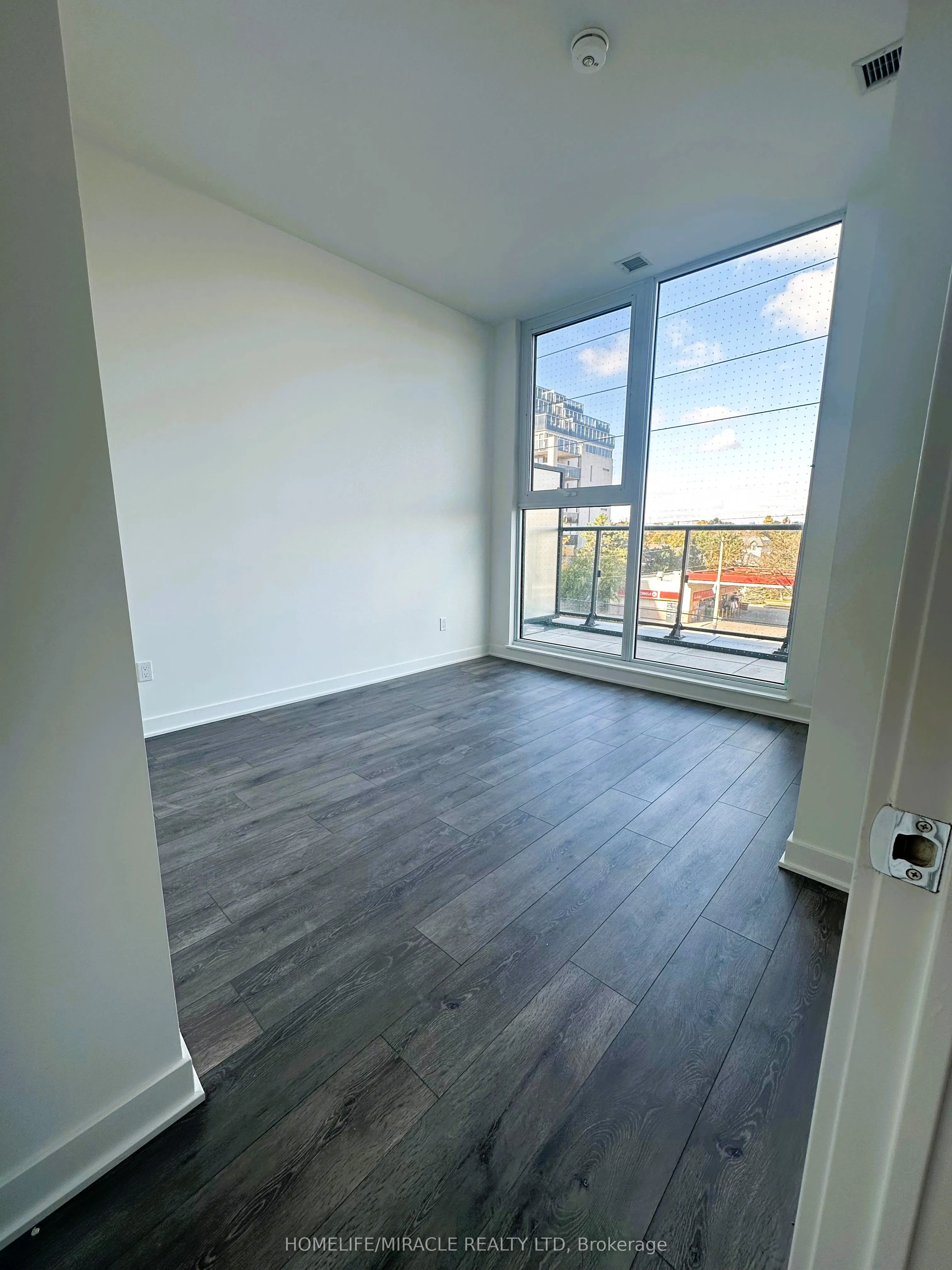 1007 The Queensway W, #216