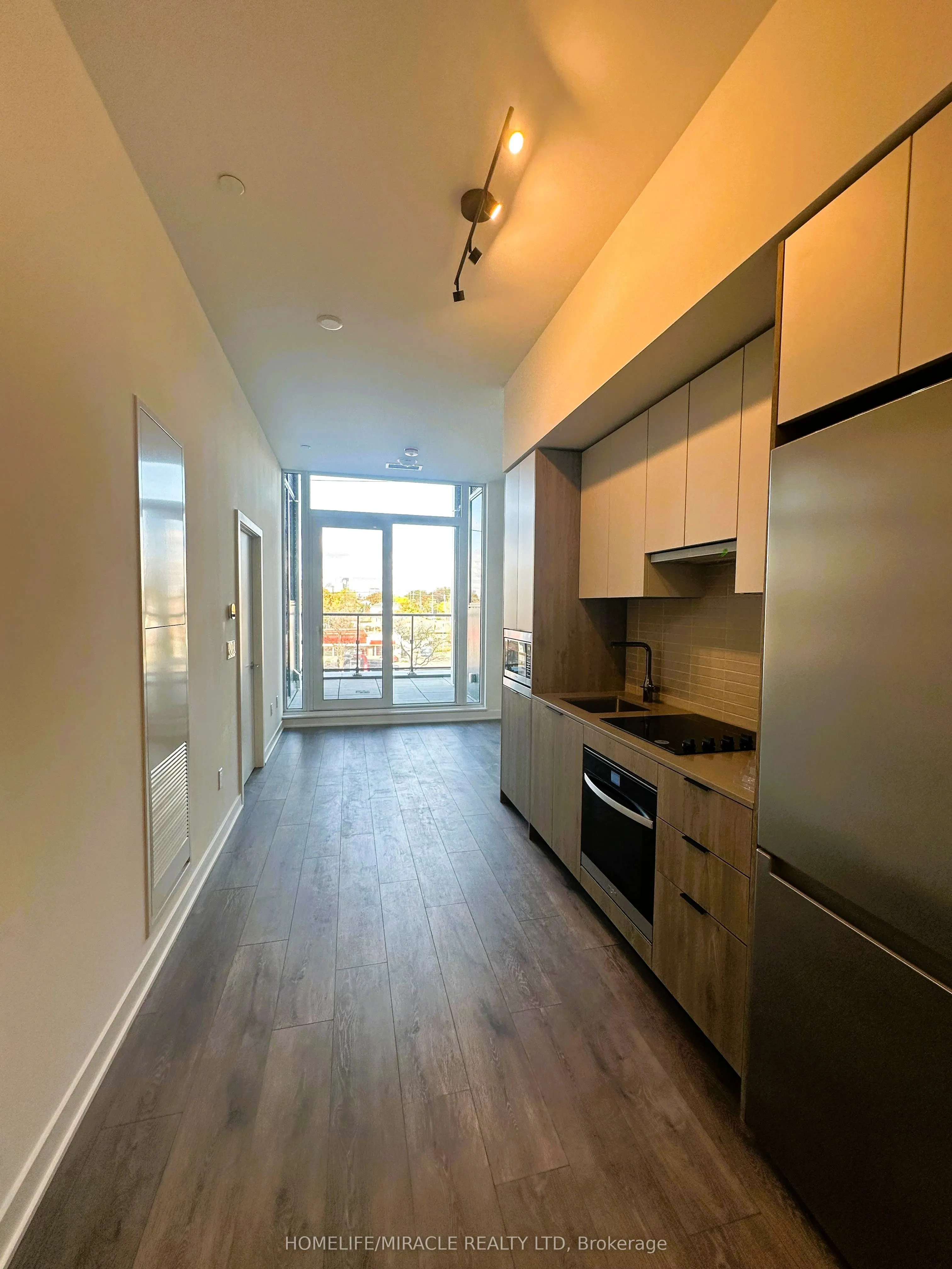 1007 The Queensway W, #216