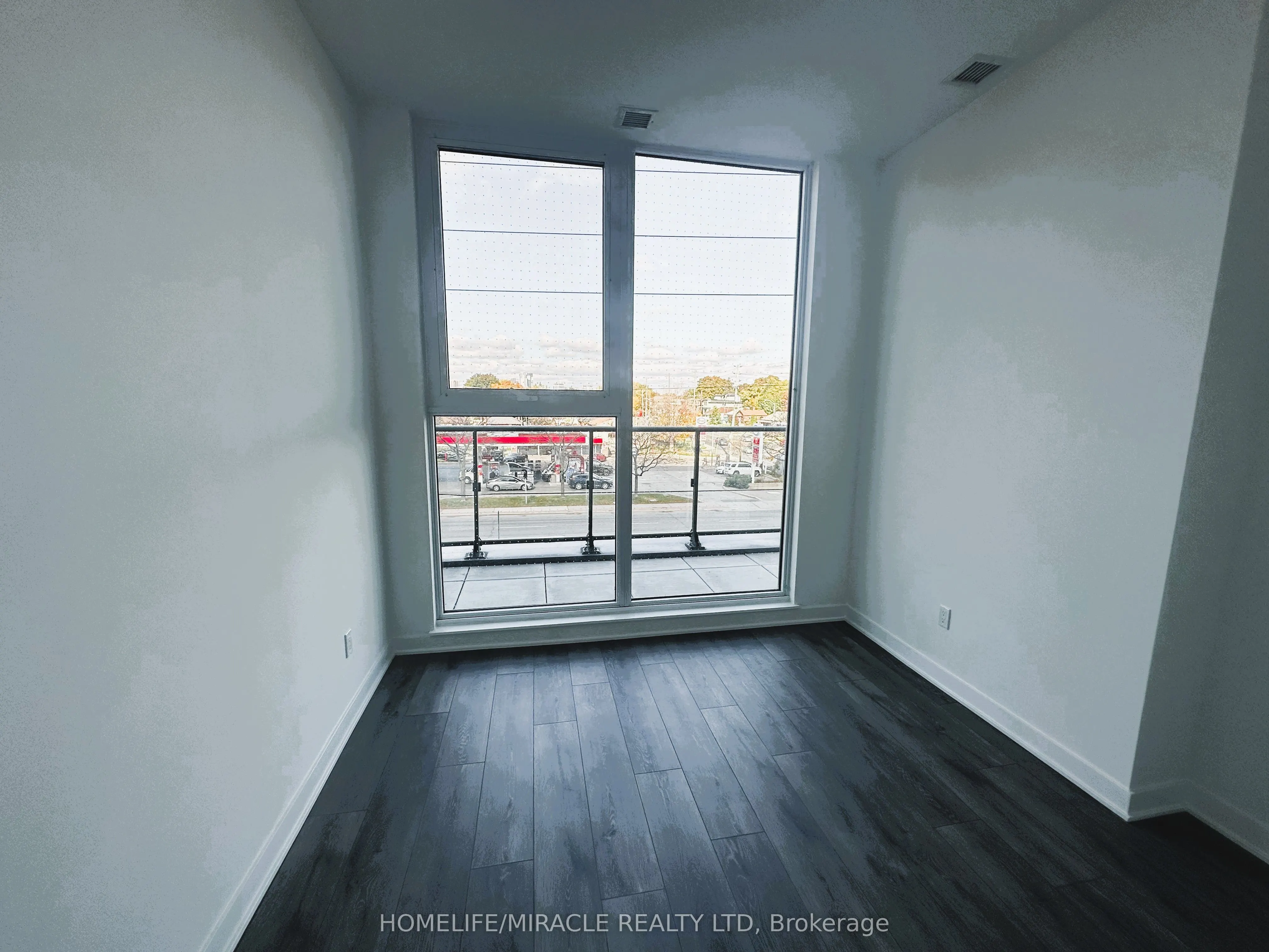 1007 The Queensway W, #216