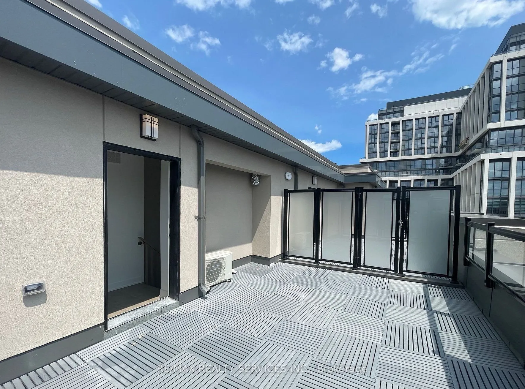 1095 Douglas Mccurdy Comm Drive