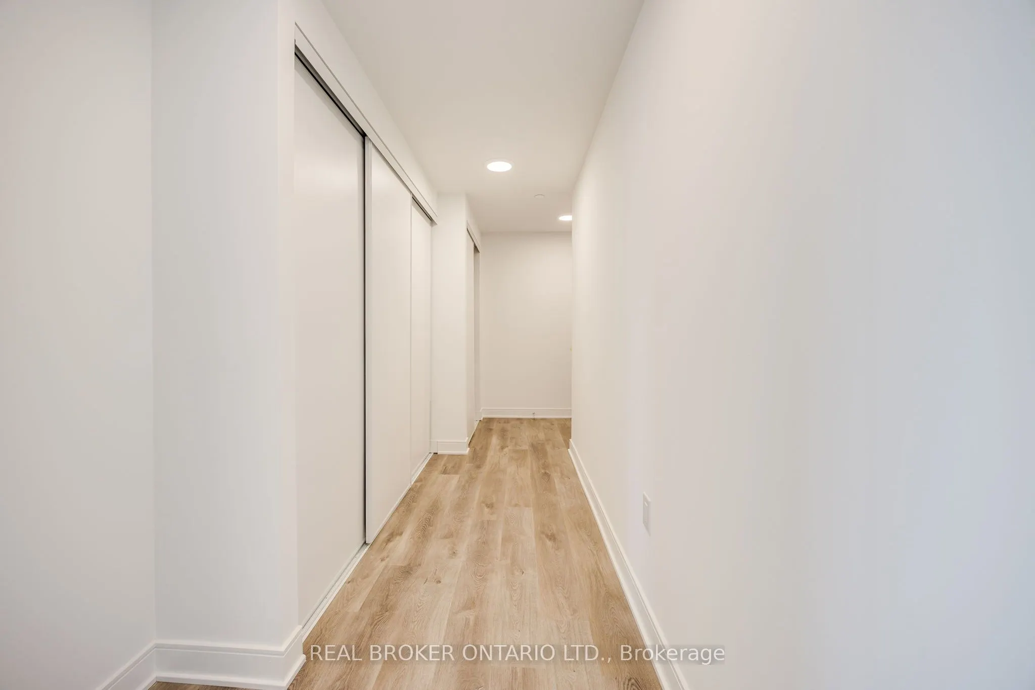 86 Dundas Street E, #1602