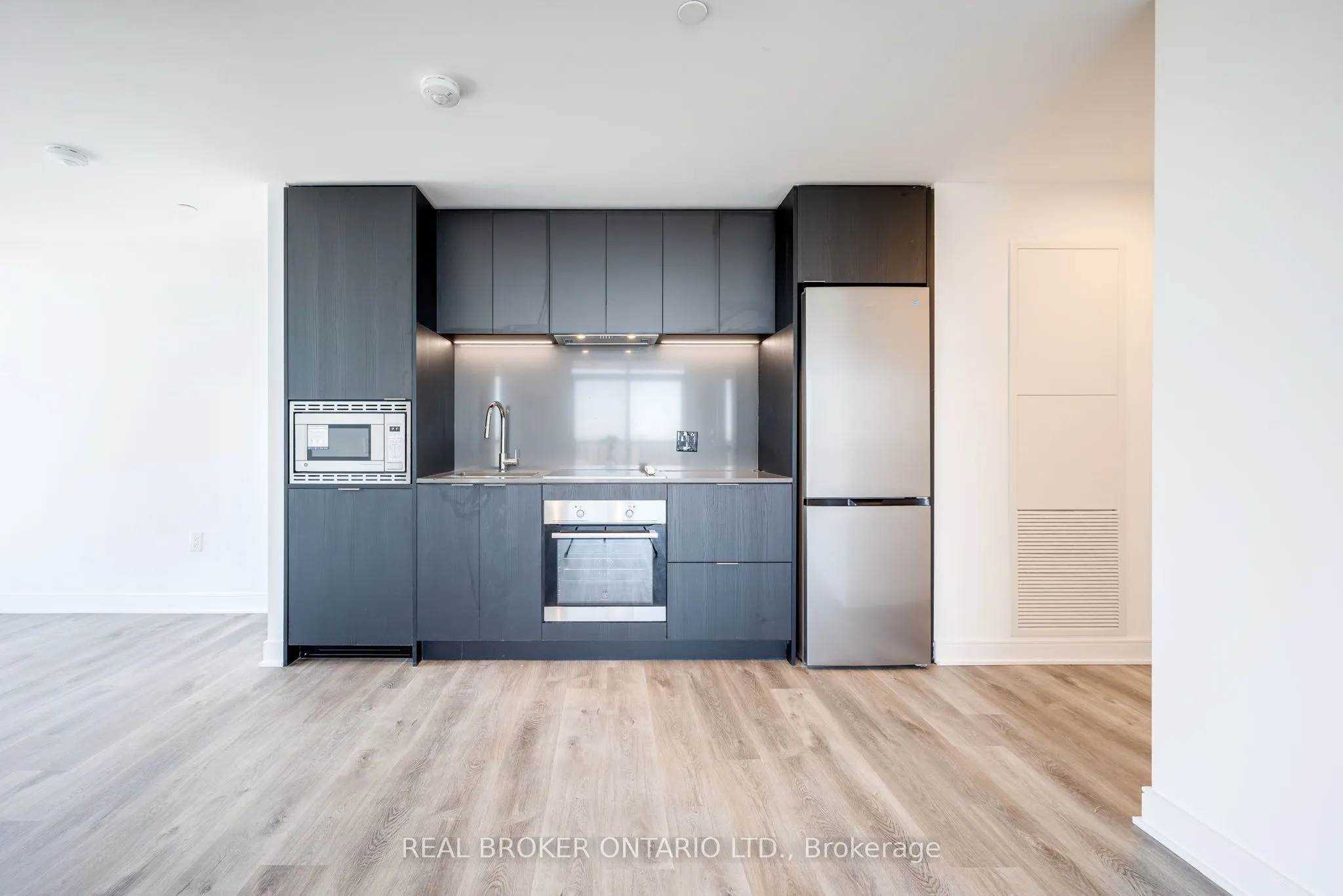 86 Dundas Street E, #1602