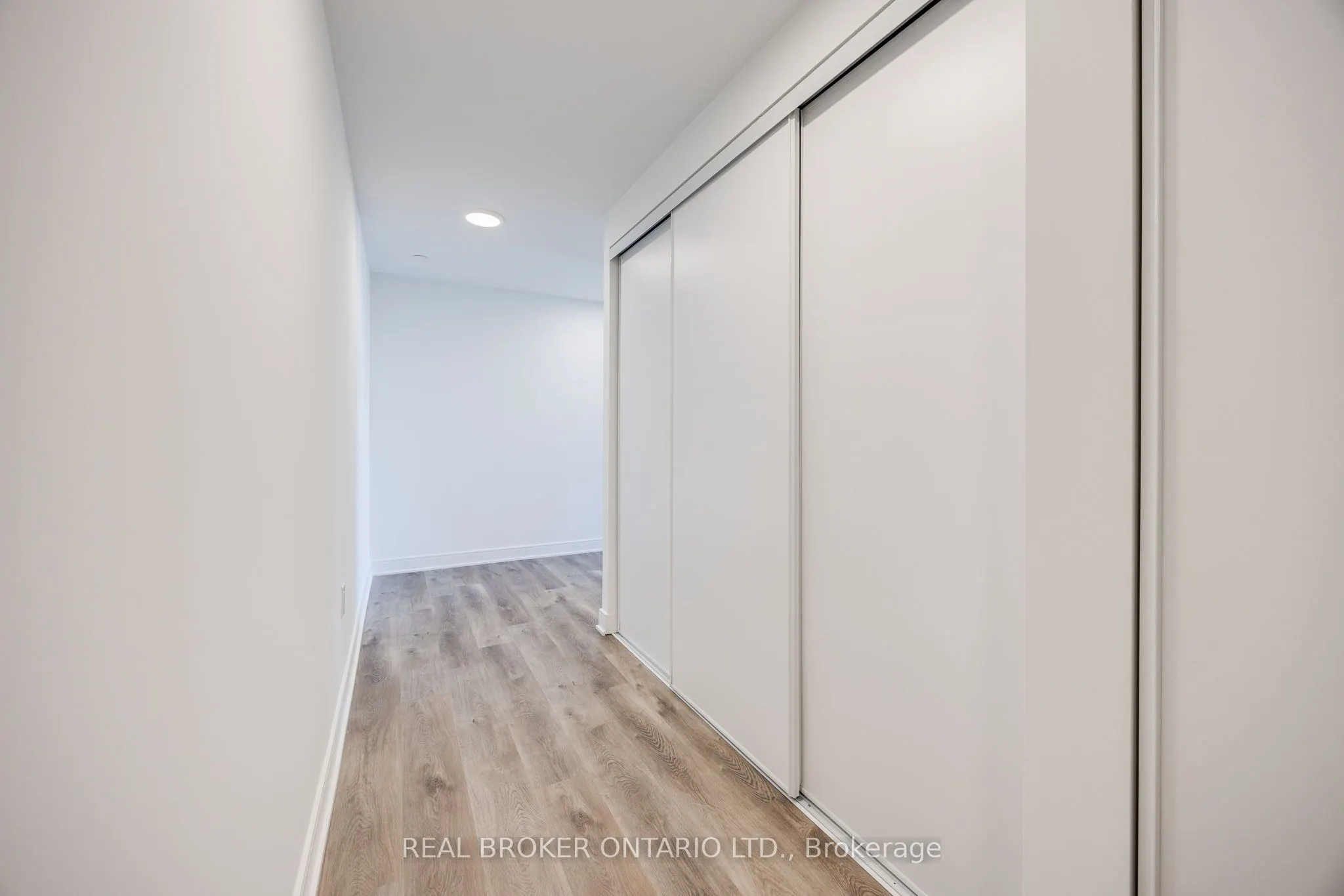 86 Dundas Street E, #1602