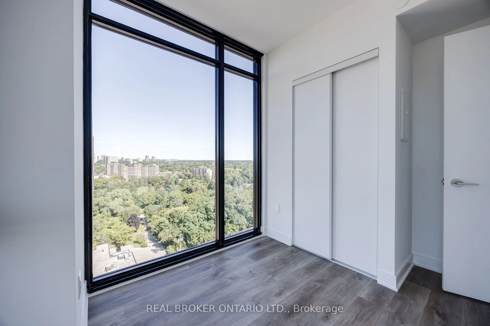 86 Dundas Street E, #1602