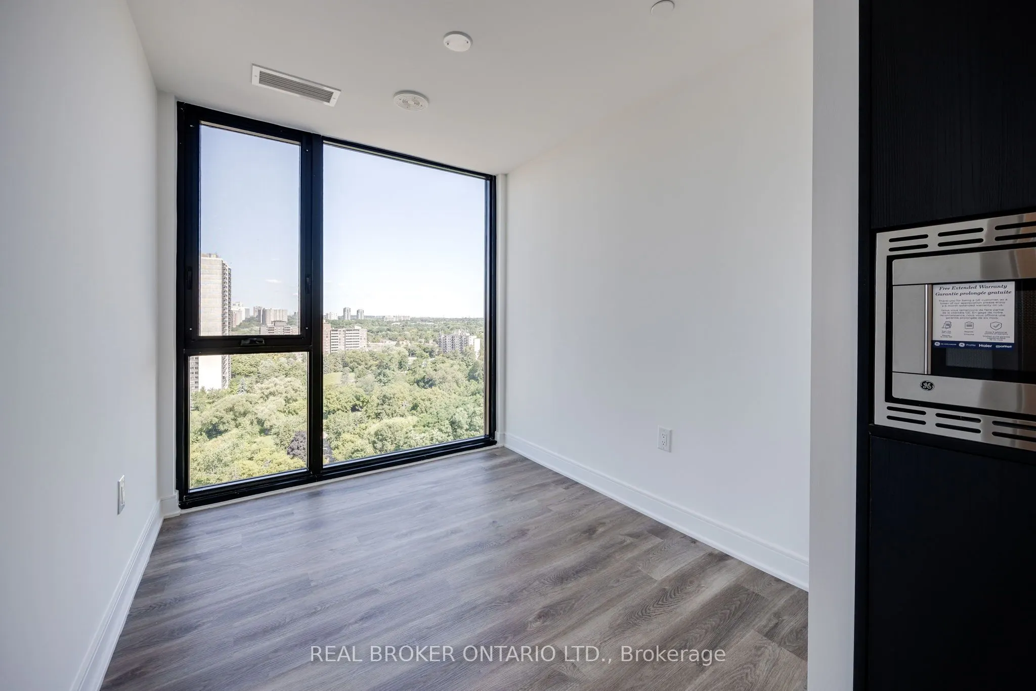 86 Dundas Street E, #1602