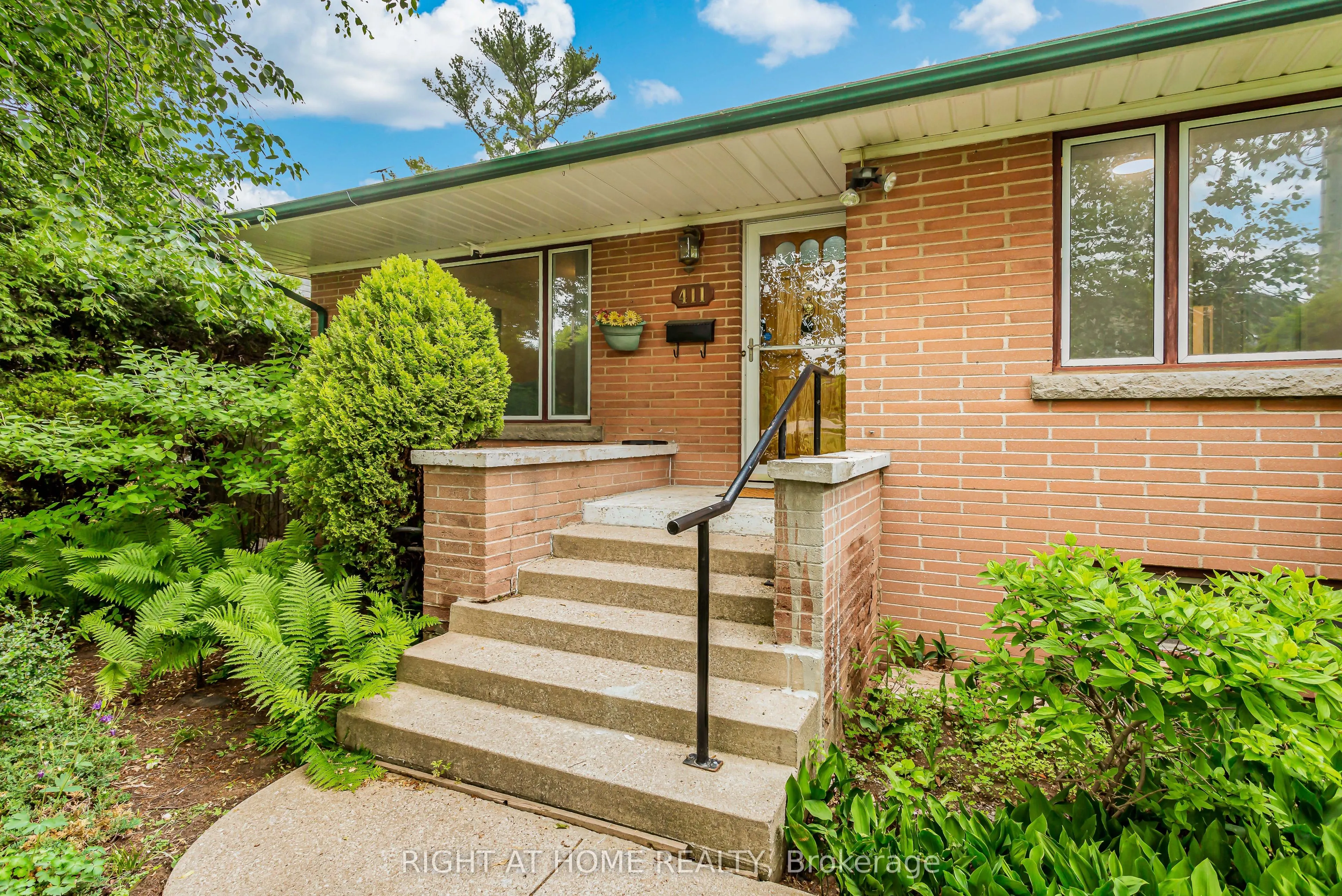 411 Maplehurst Avenue