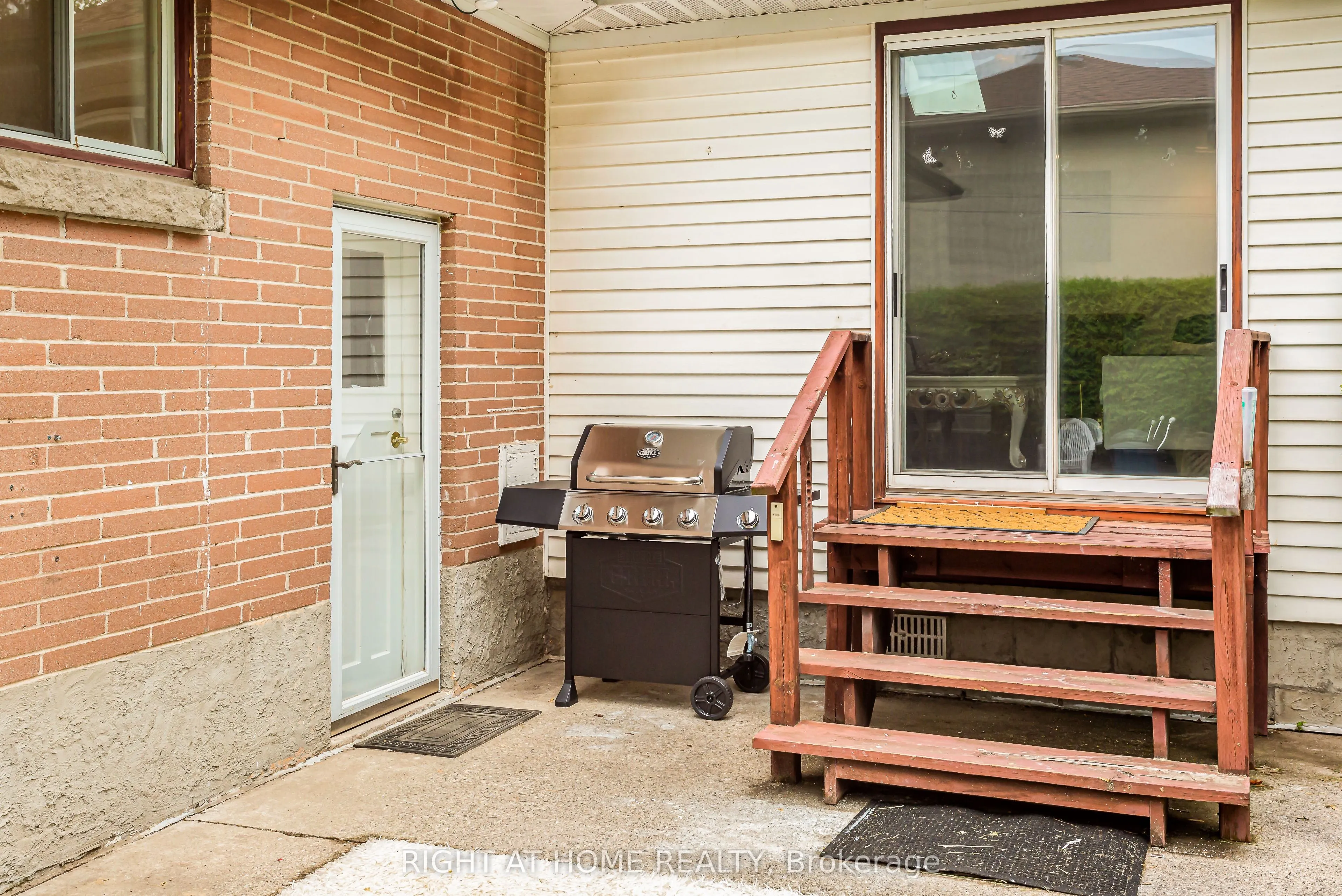 411 Maplehurst Avenue