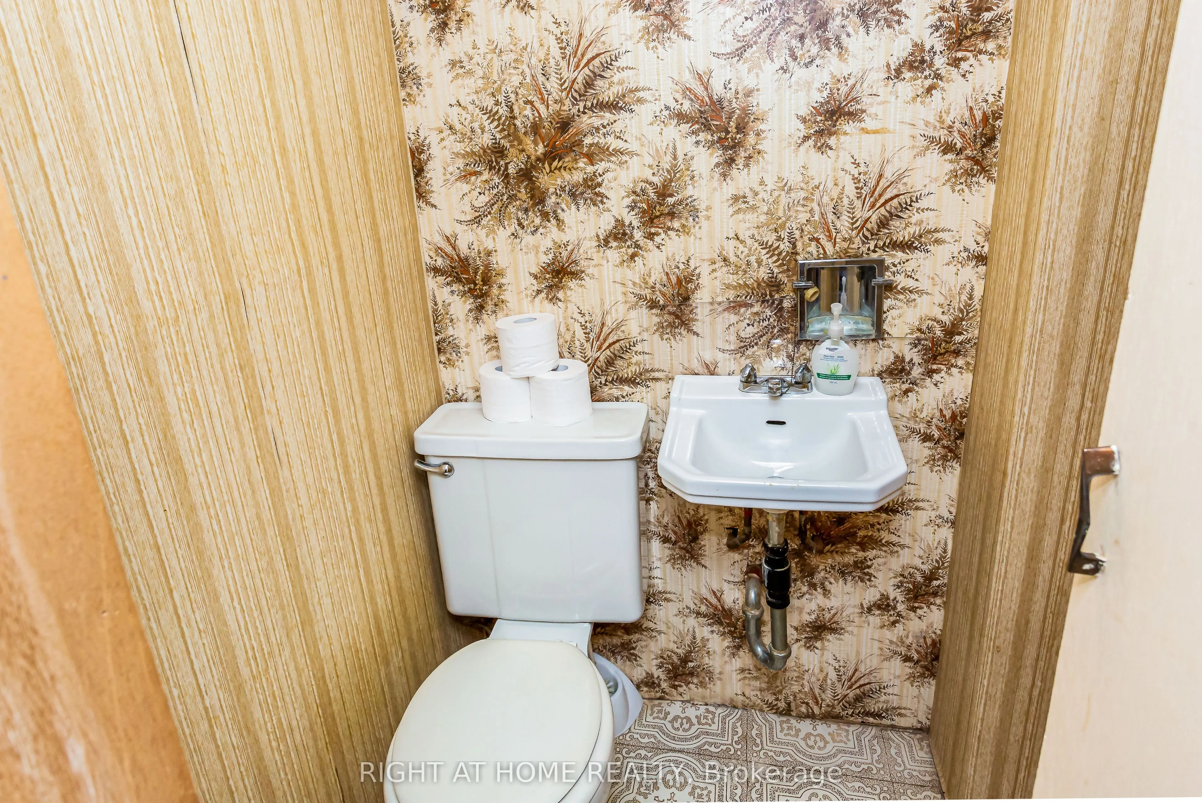 411 Maplehurst Avenue