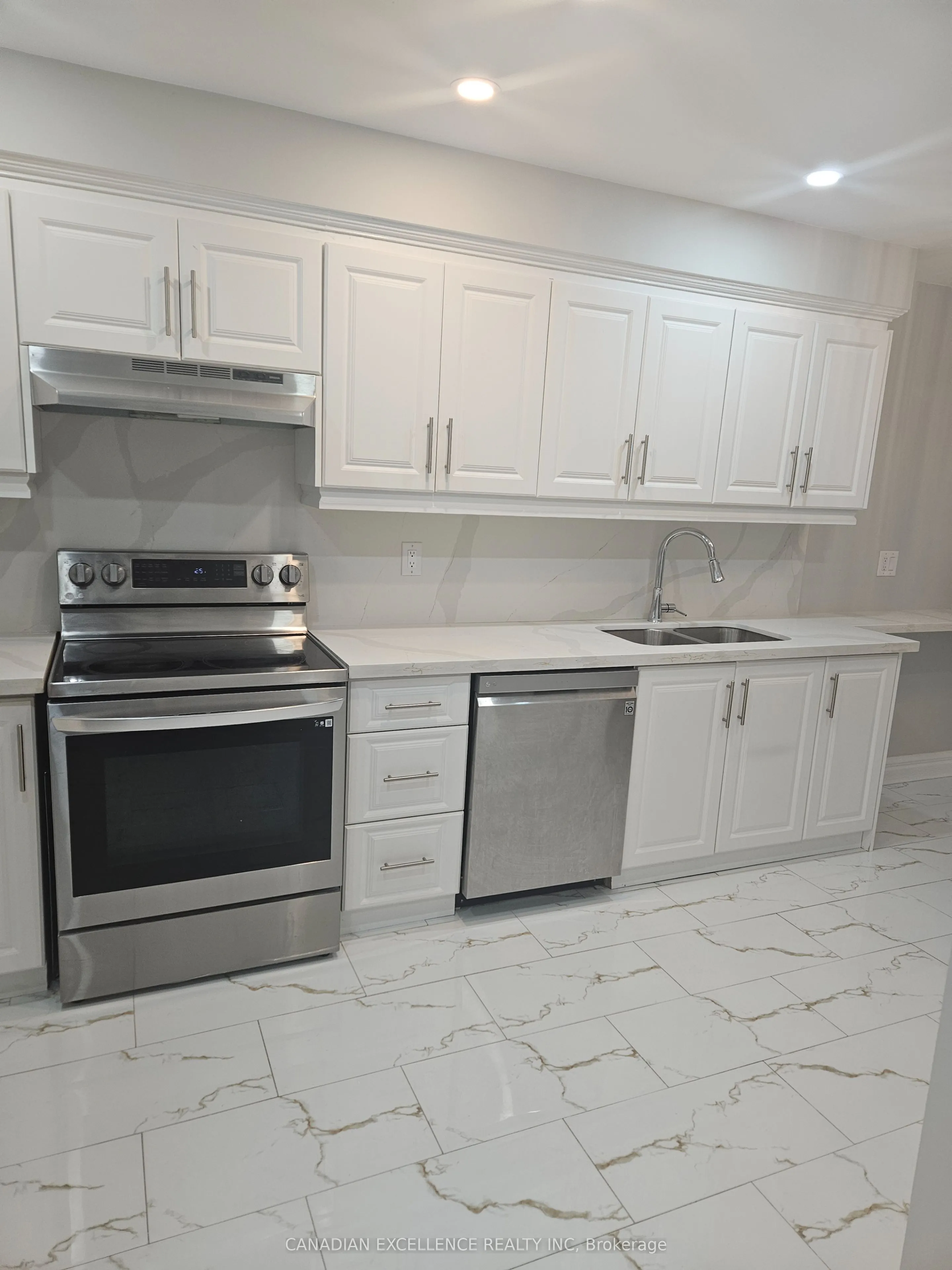 3600 COLONIAL Drive, #32