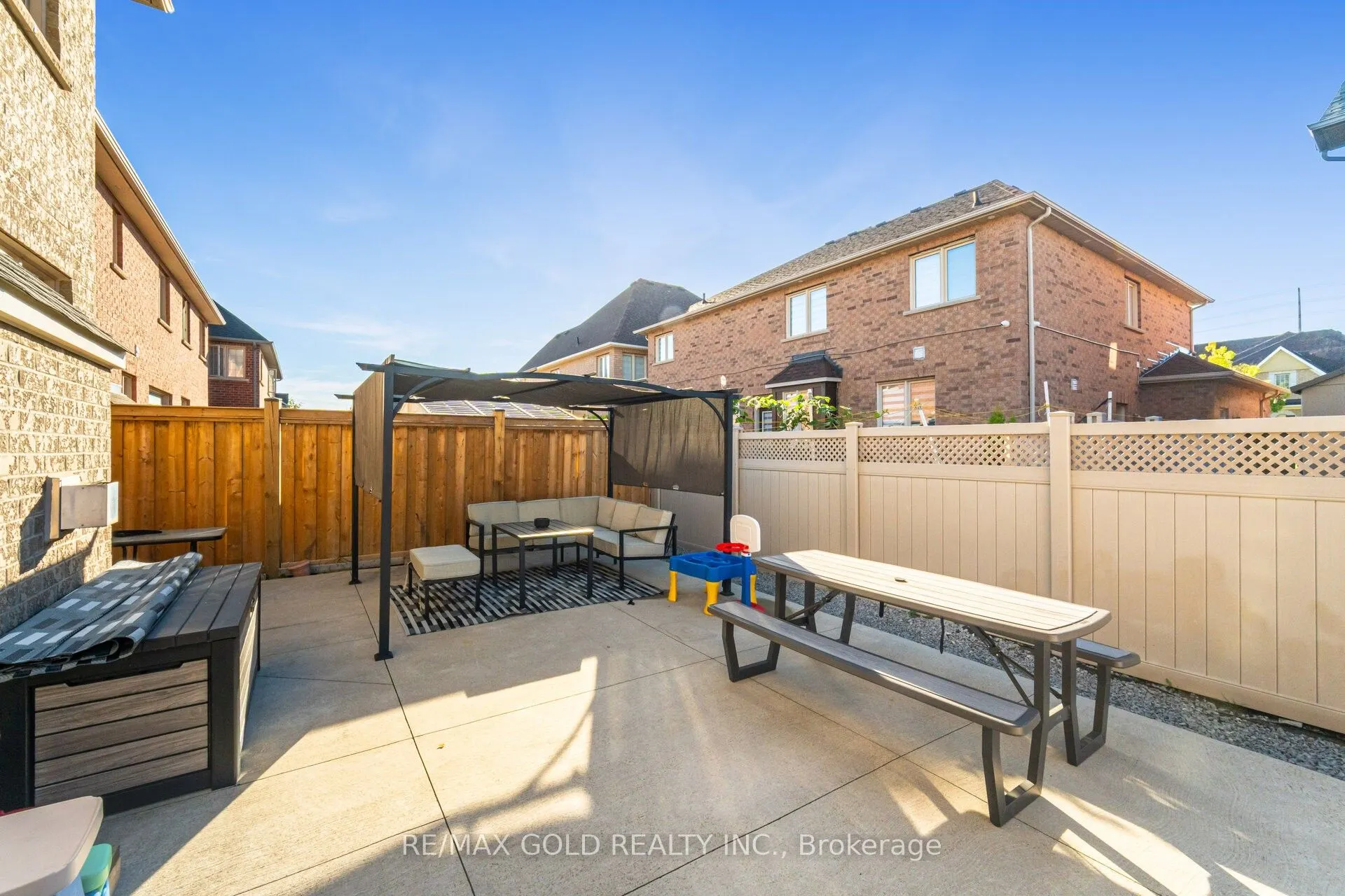 26 Freshmeadow Street