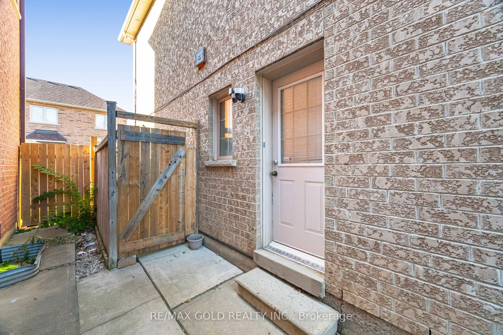 26 Freshmeadow Street