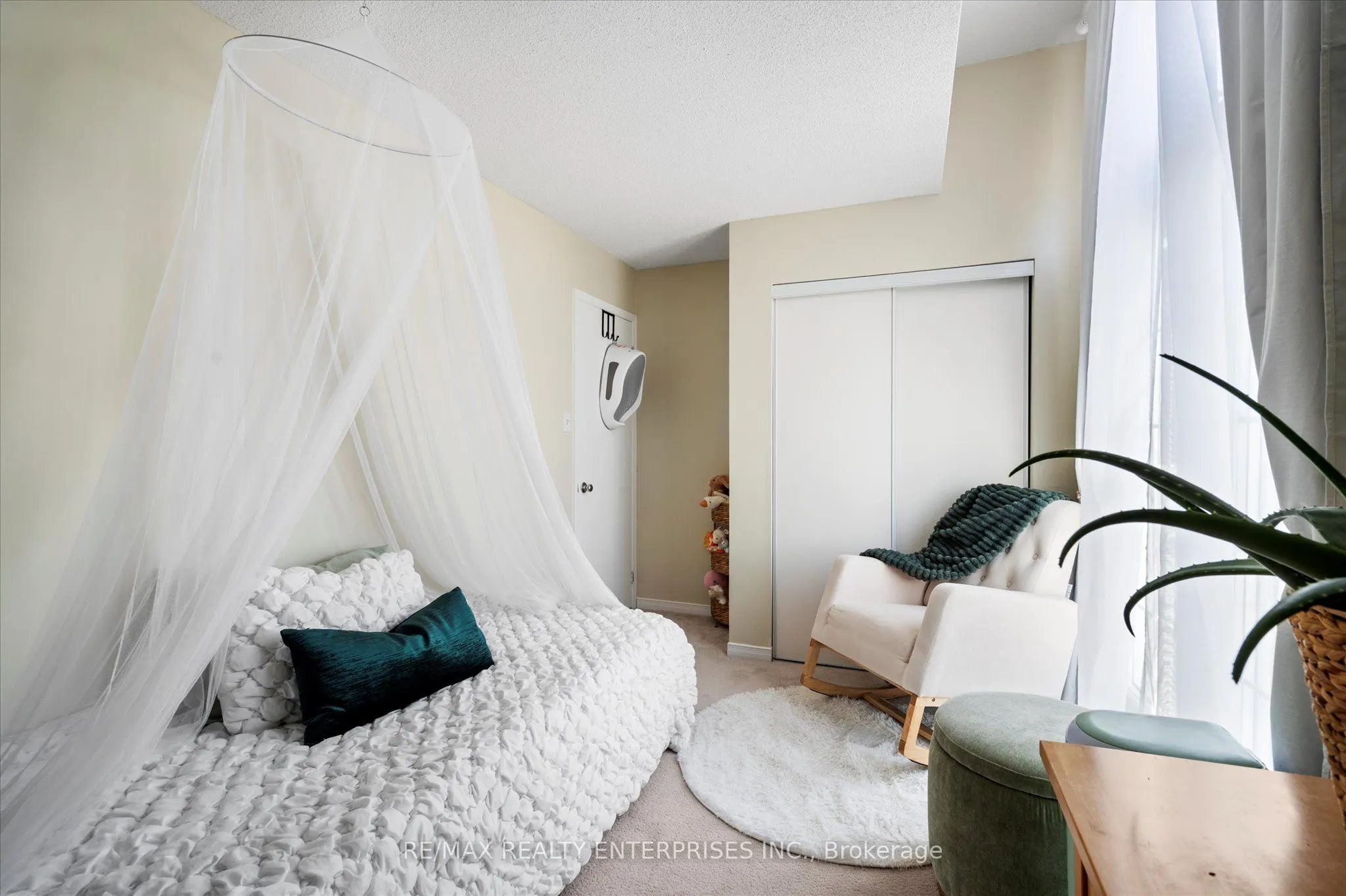 2055 Walkers Line, #206