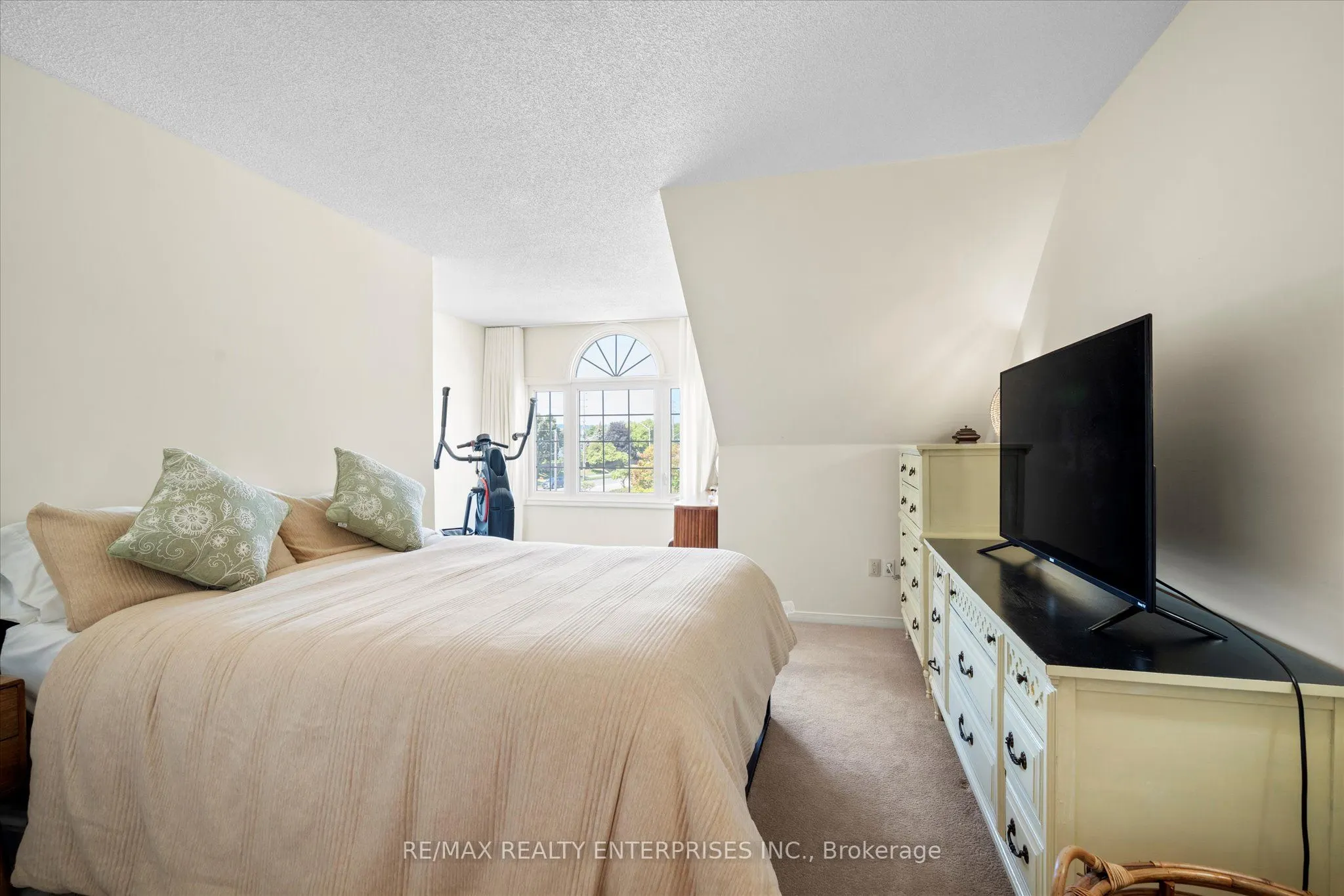 2055 Walkers Line, #206