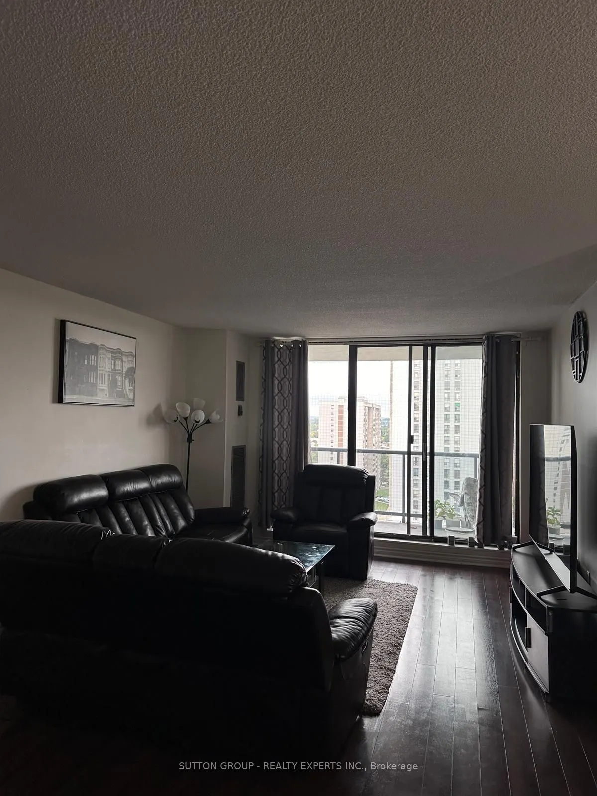 21 Knightsbridge Road, #1810