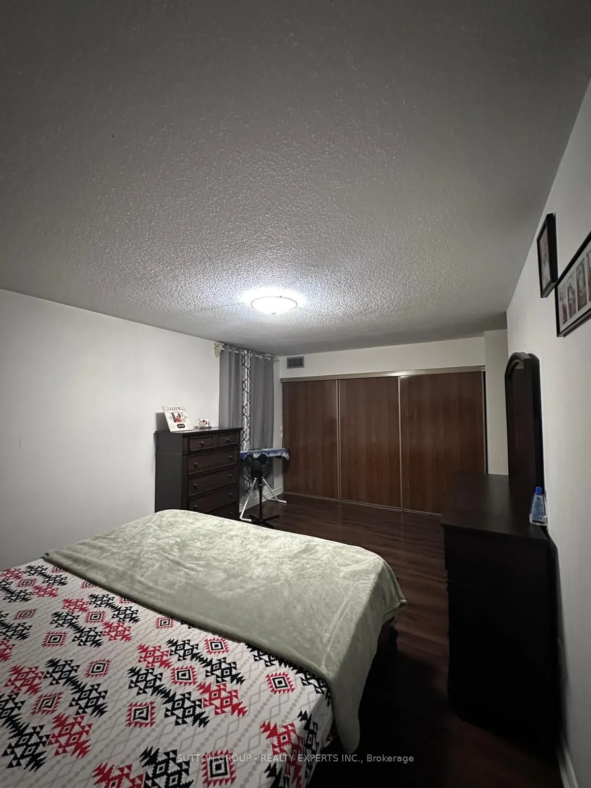 21 Knightsbridge Road, #1810