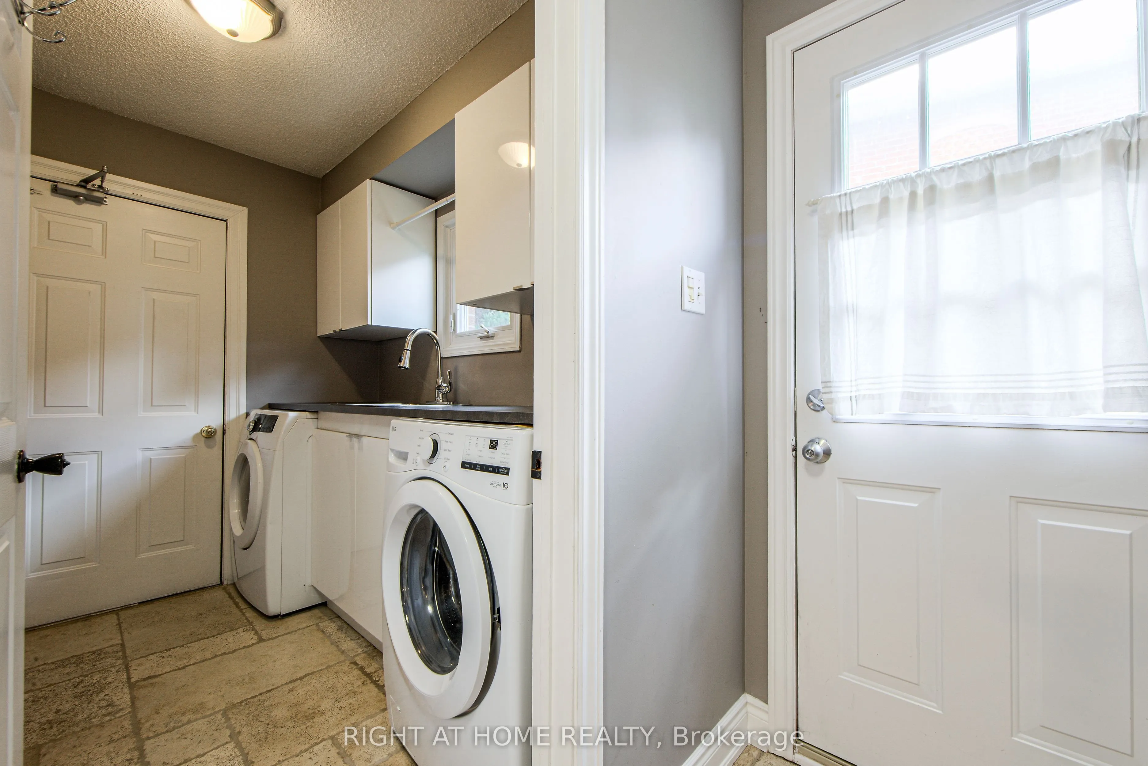 1020 Roxborough Drive