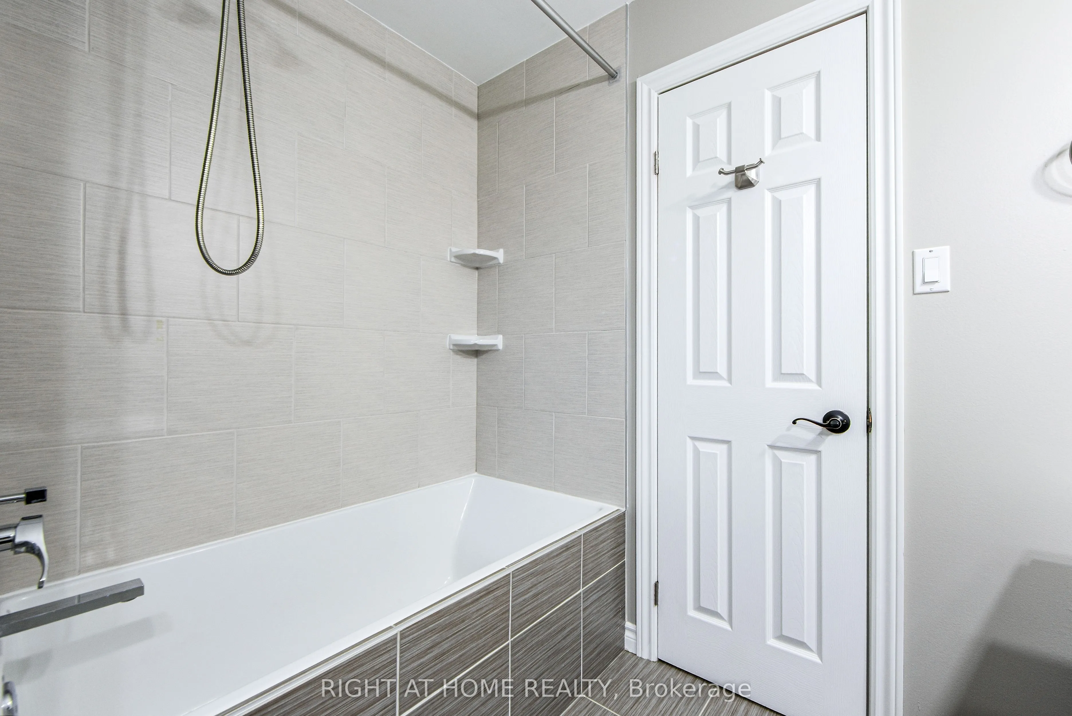 1020 Roxborough Drive