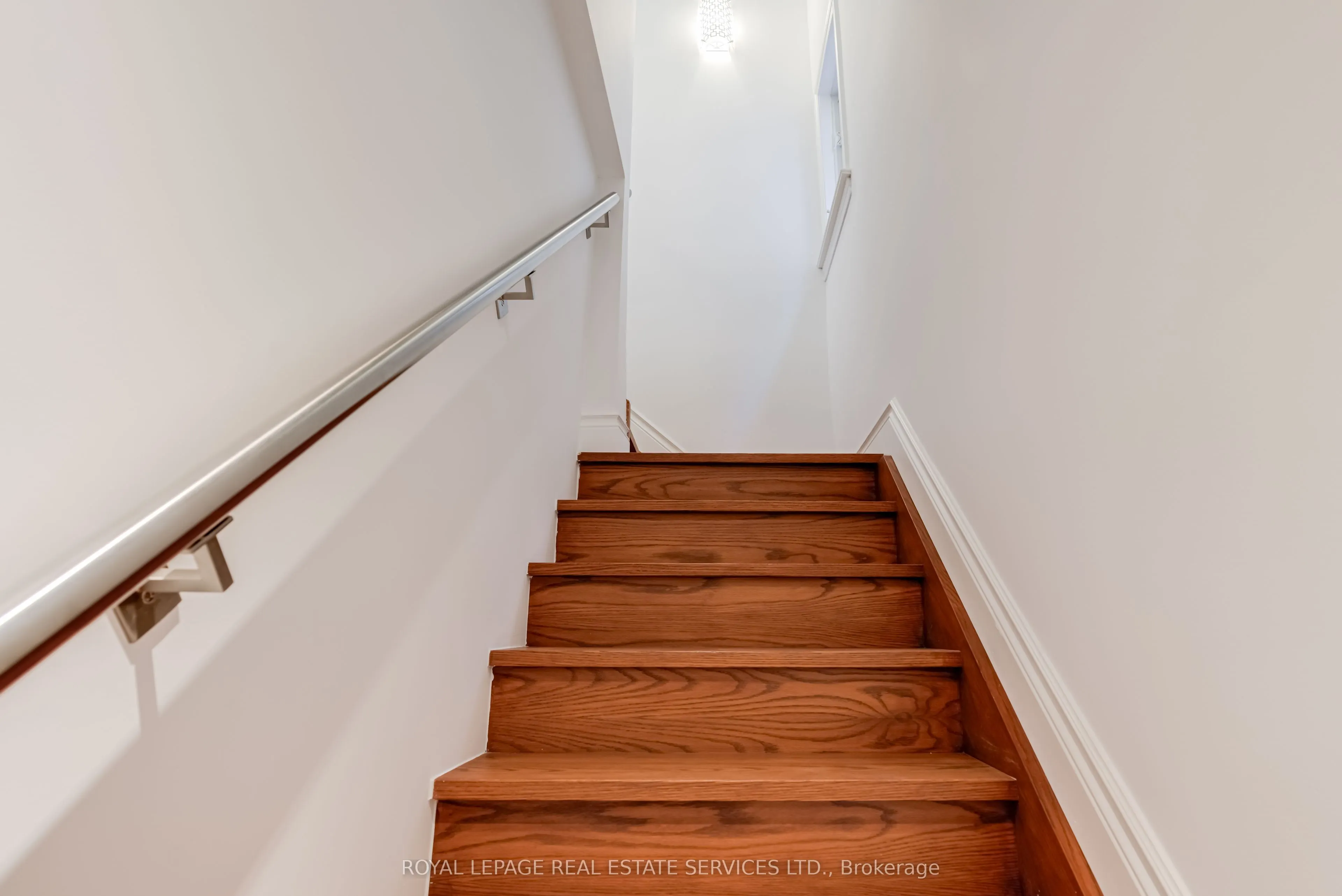 94 Wallace Avenue, #2nd Flr, 2 bdrm + Den/Din