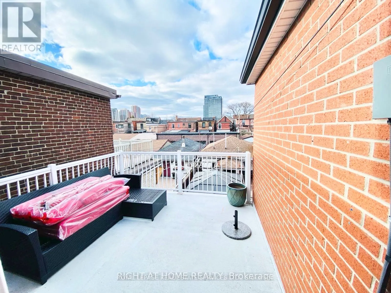 94 Wallace Avenue, #2nd Flr, 2 bdrm + Den/Din