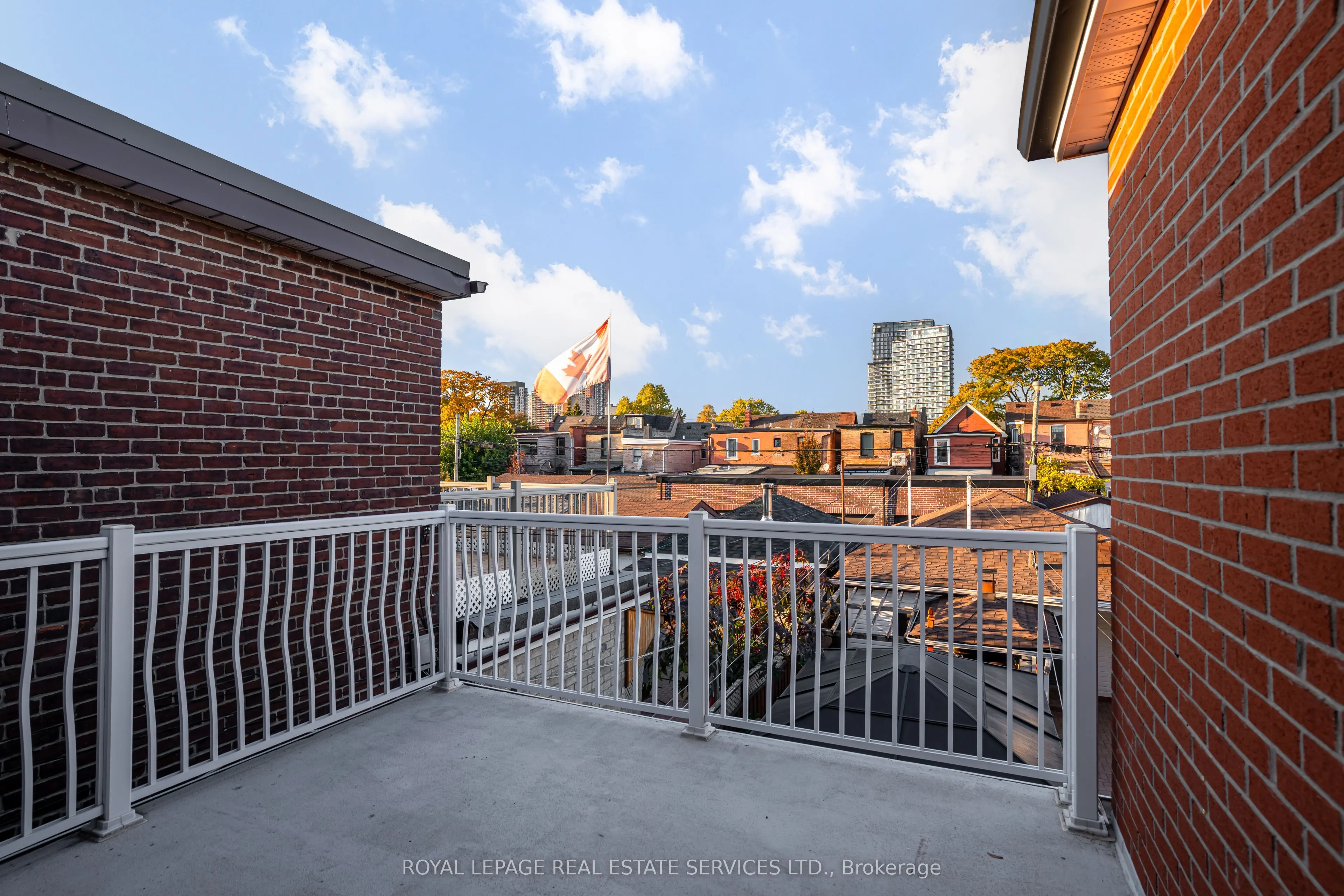 94 Wallace Avenue, #2nd Flr, 2 bdrm + Den/Din