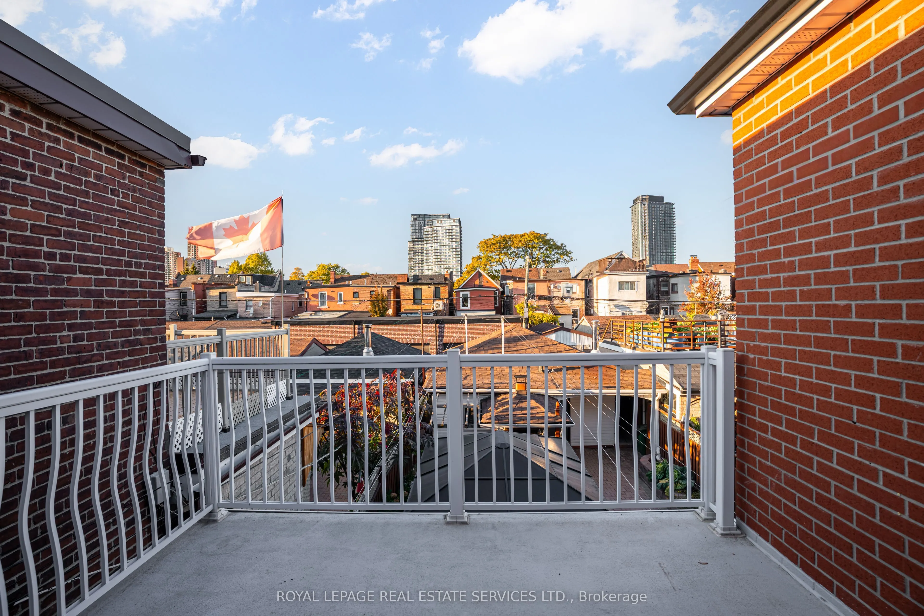 94 Wallace Avenue, #2nd Flr, 2 bdrm + Den/Din