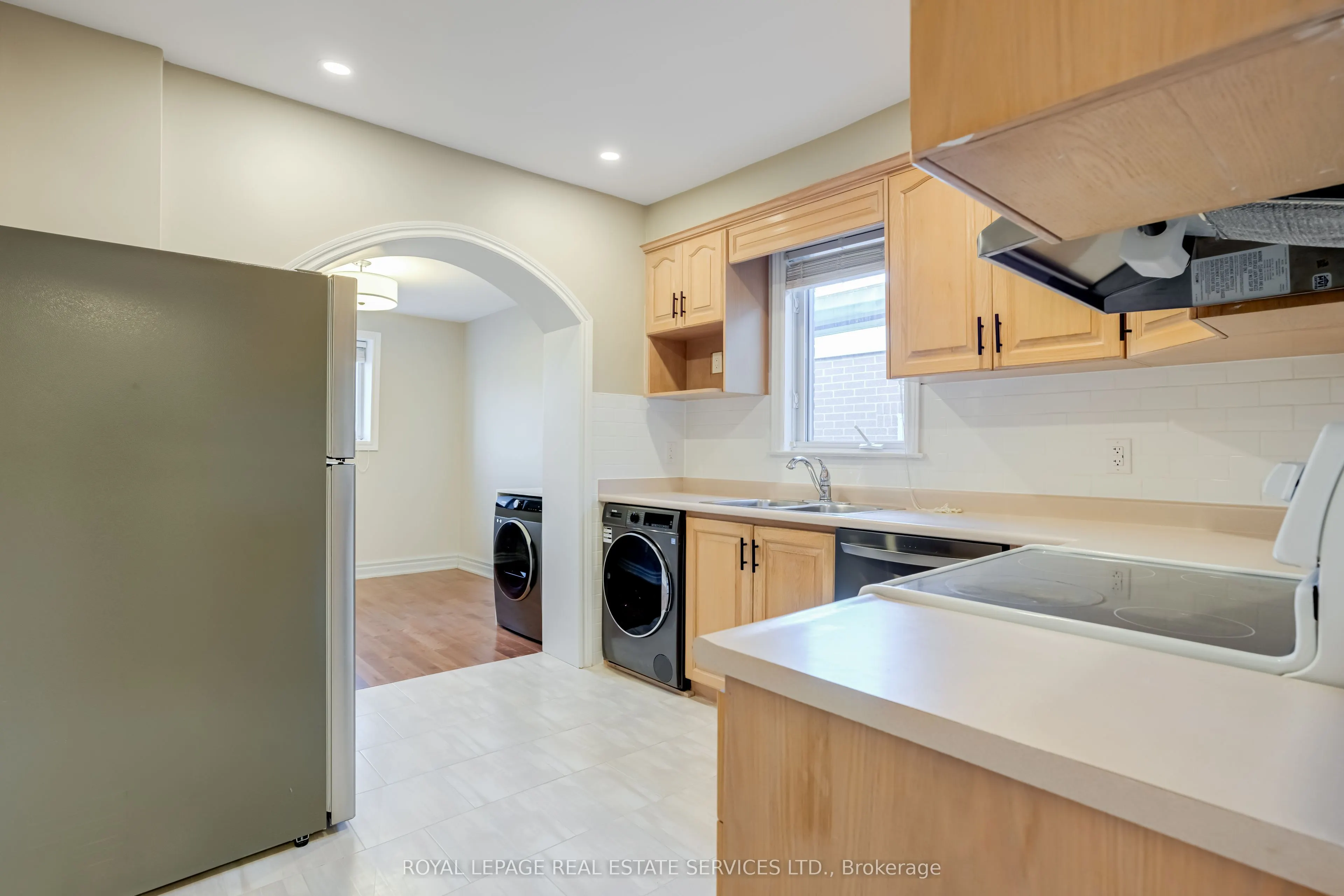 94 Wallace Avenue, #2nd Flr, 2 bdrm + Den/Din