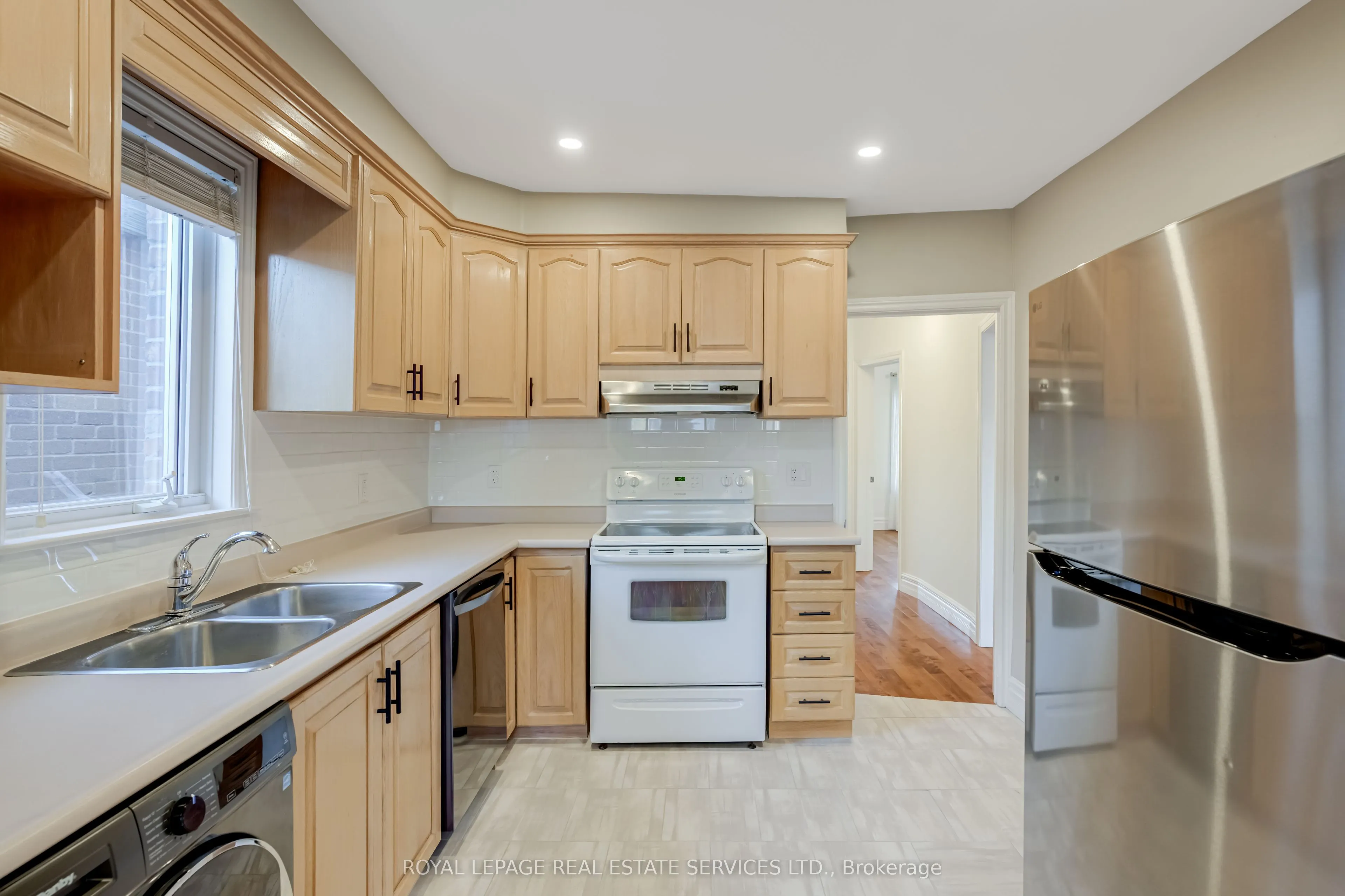 94 Wallace Avenue, #2nd Flr, 2 bdrm + Den/Din