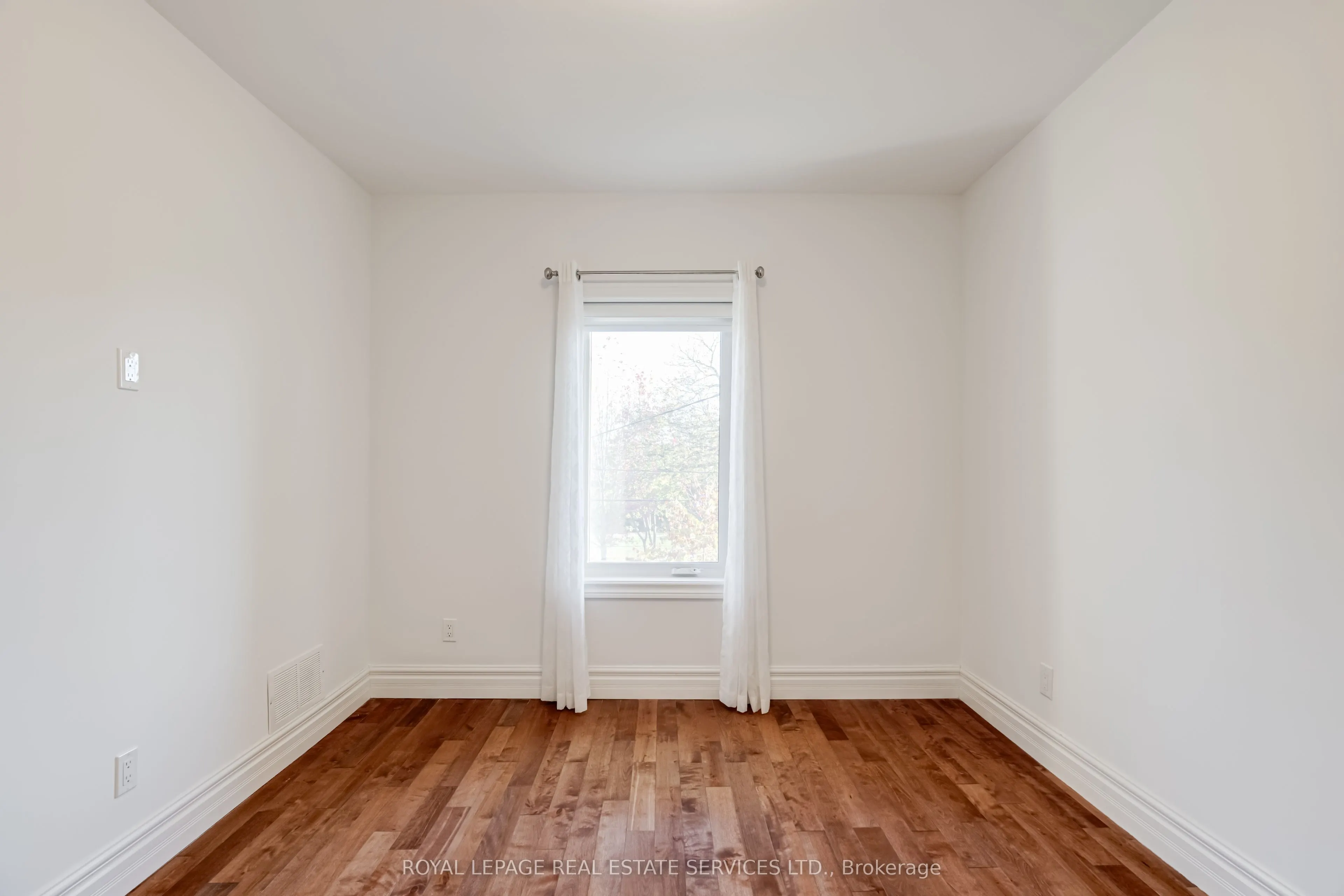 94 Wallace Avenue, #2nd Flr, 2 bdrm + Den/Din